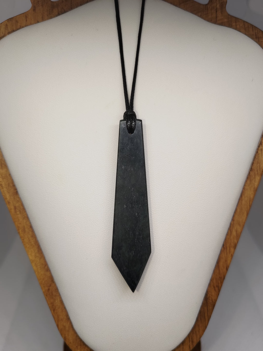 Hand Made New Zealand Pounamu/Greenstone Necklace Ref: 0200