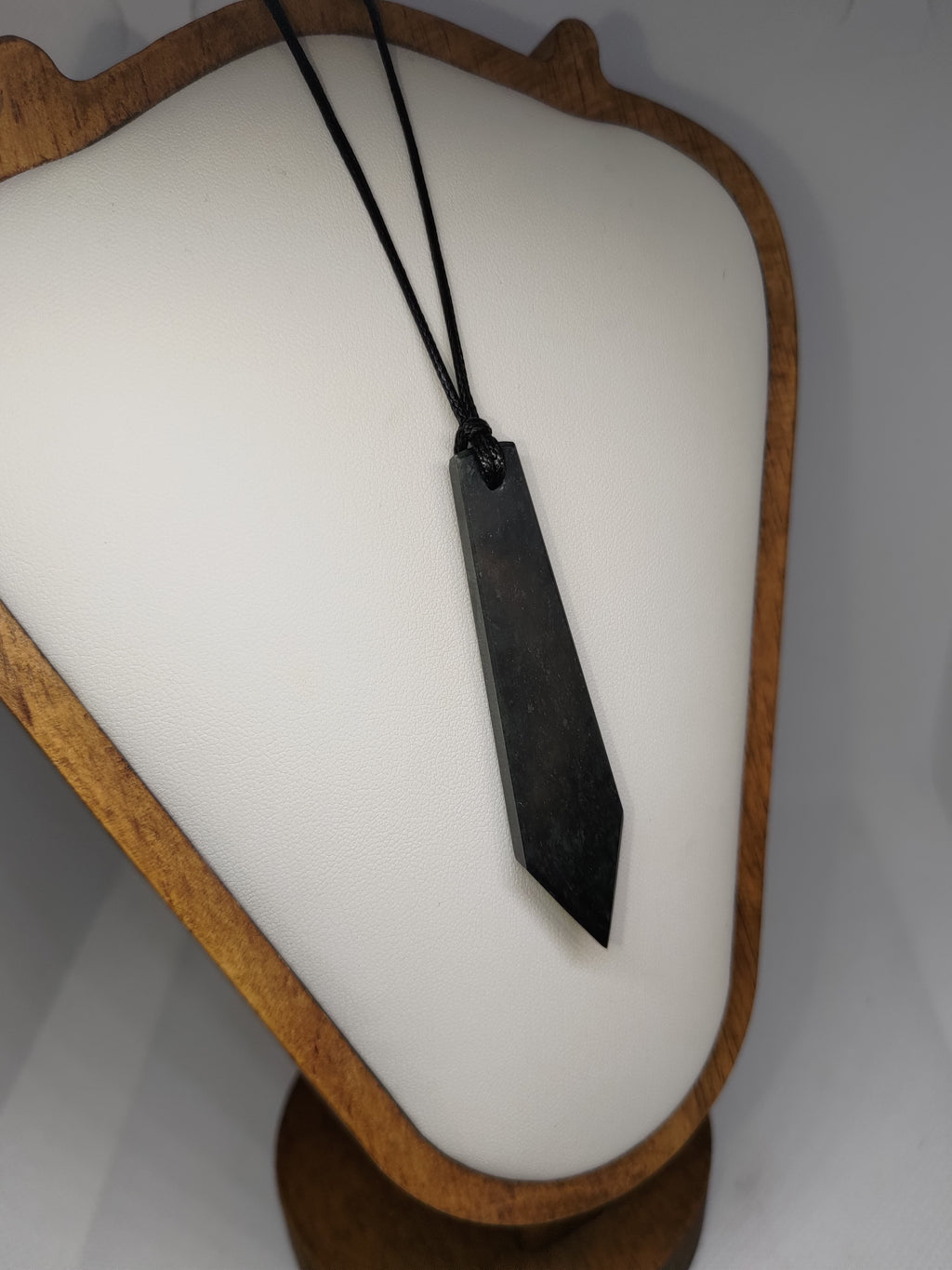 Hand Made New Zealand Pounamu/Greenstone Necklace Ref: 0200