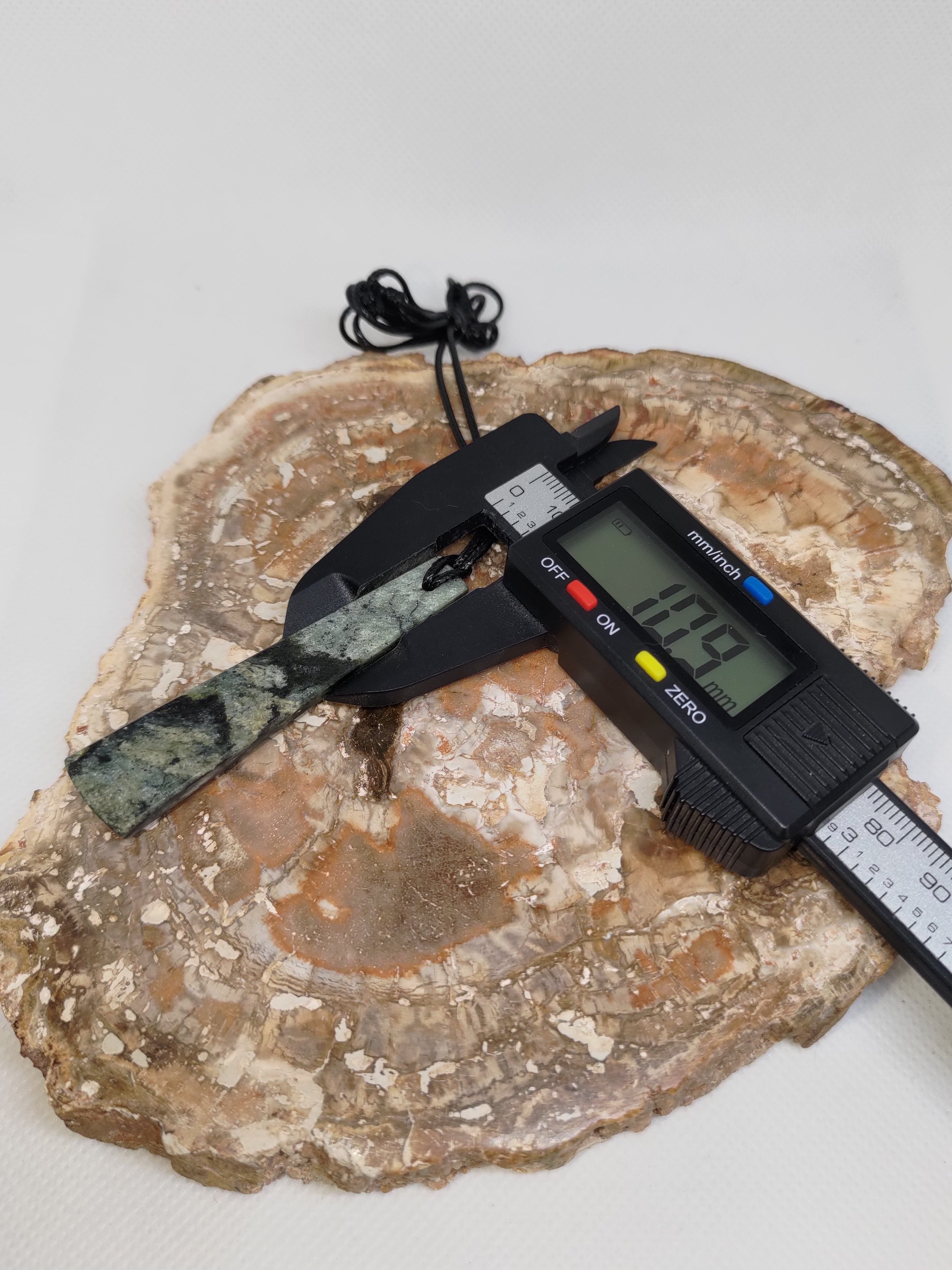 Hand Made New Zealand Pounamu/Greenstone Necklace Ref: 0201