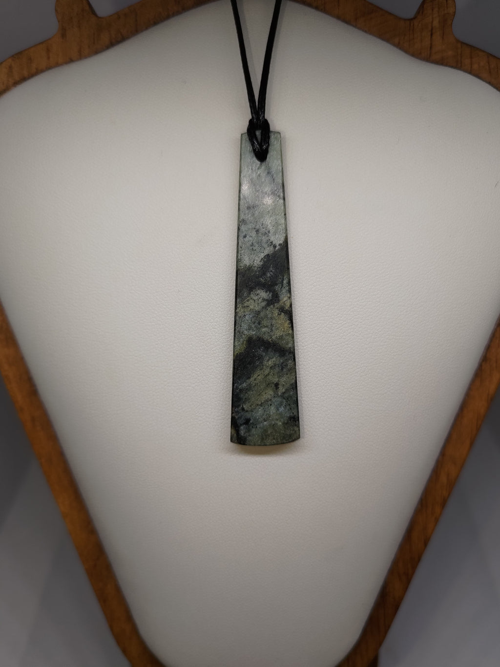 Hand Made New Zealand Pounamu/Greenstone Necklace Ref: 0201
