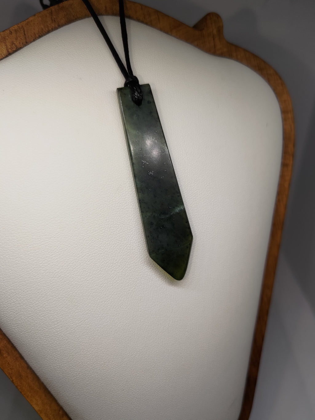 Hand Made New Zealand Pounamu/Greenstone Necklace Ref: 0202