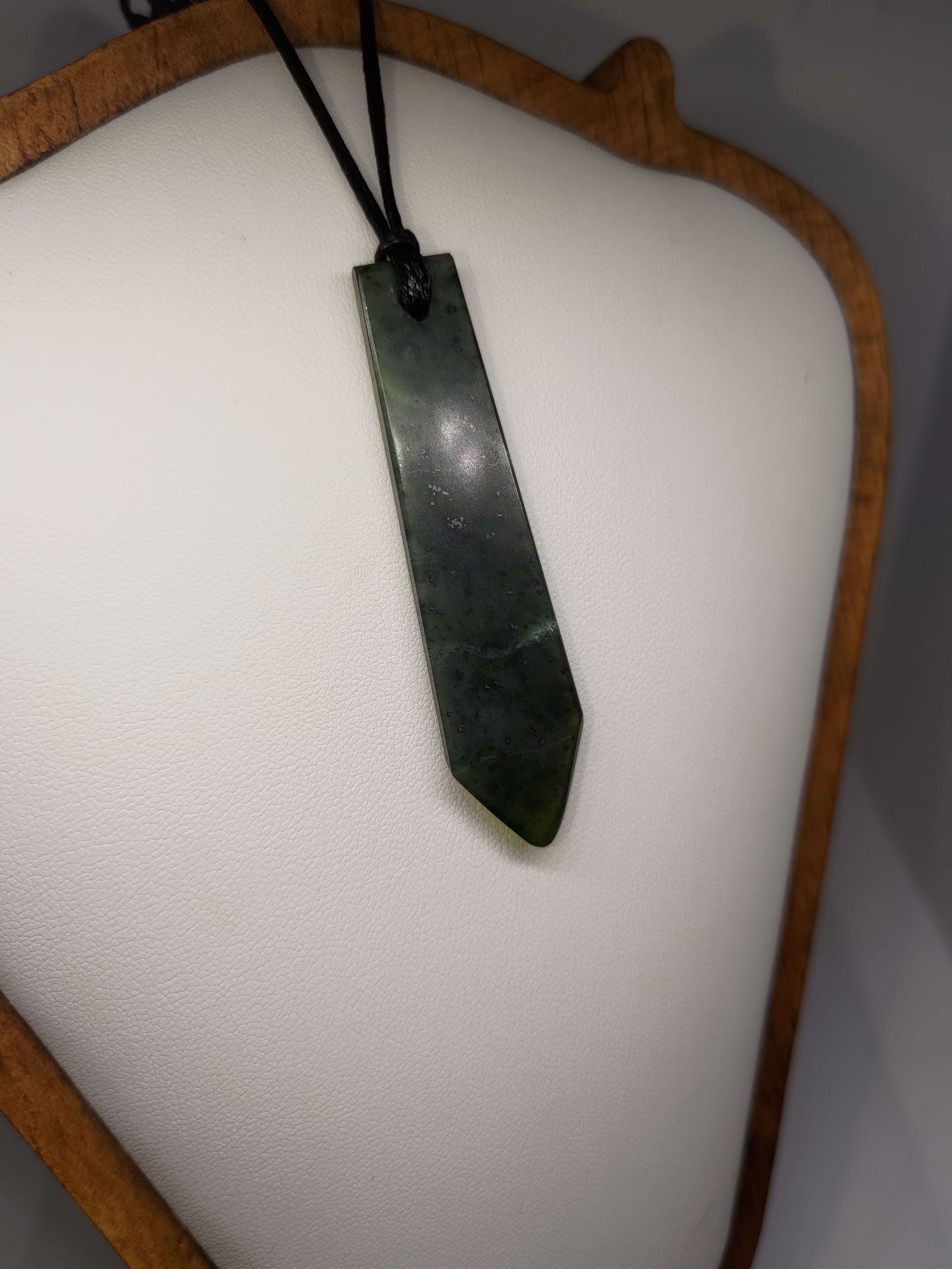 Hand Made New Zealand Pounamu/Greenstone Necklace Ref: 0202