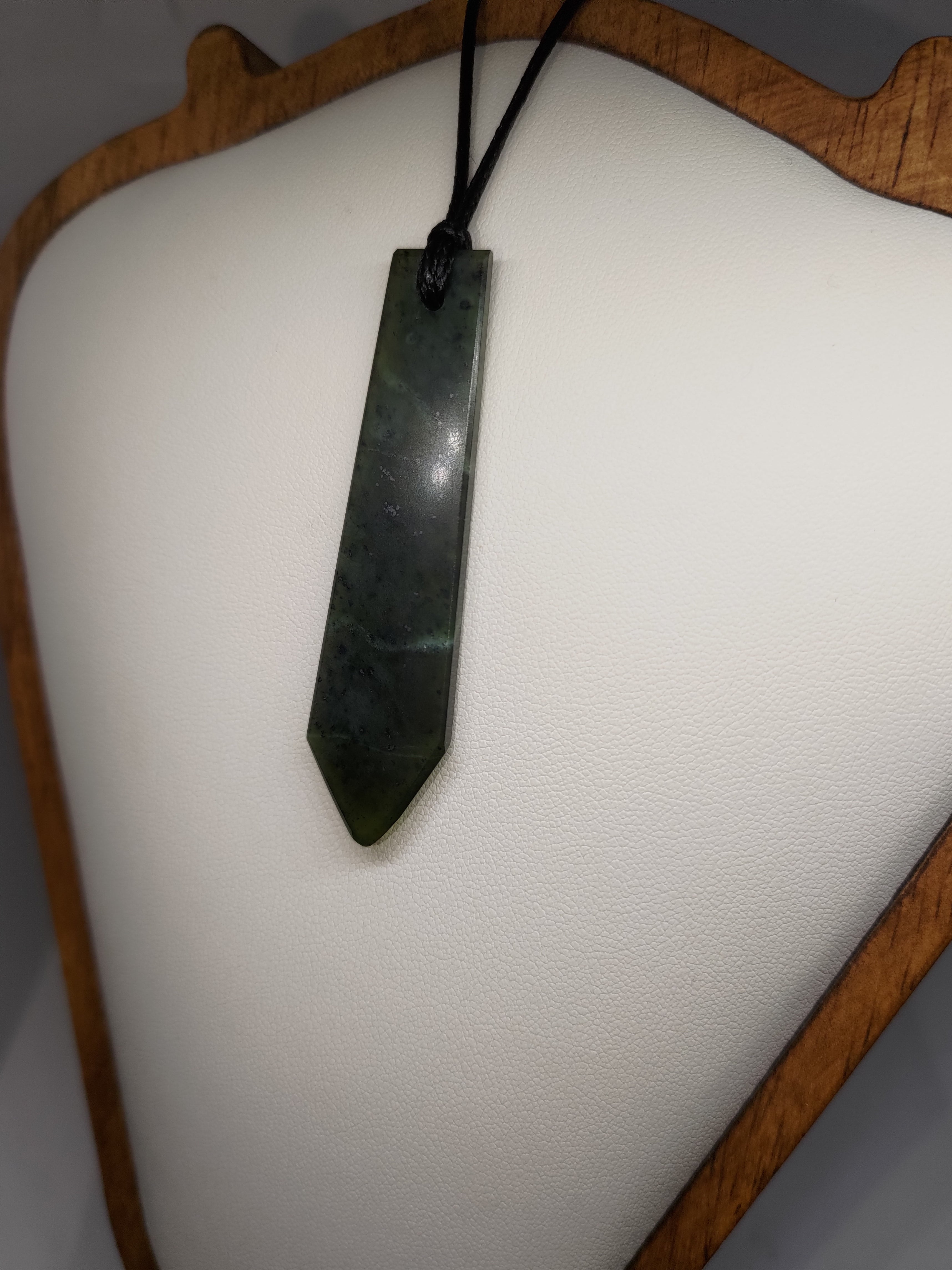 Hand Made New Zealand Pounamu/Greenstone Necklace Ref: 0202