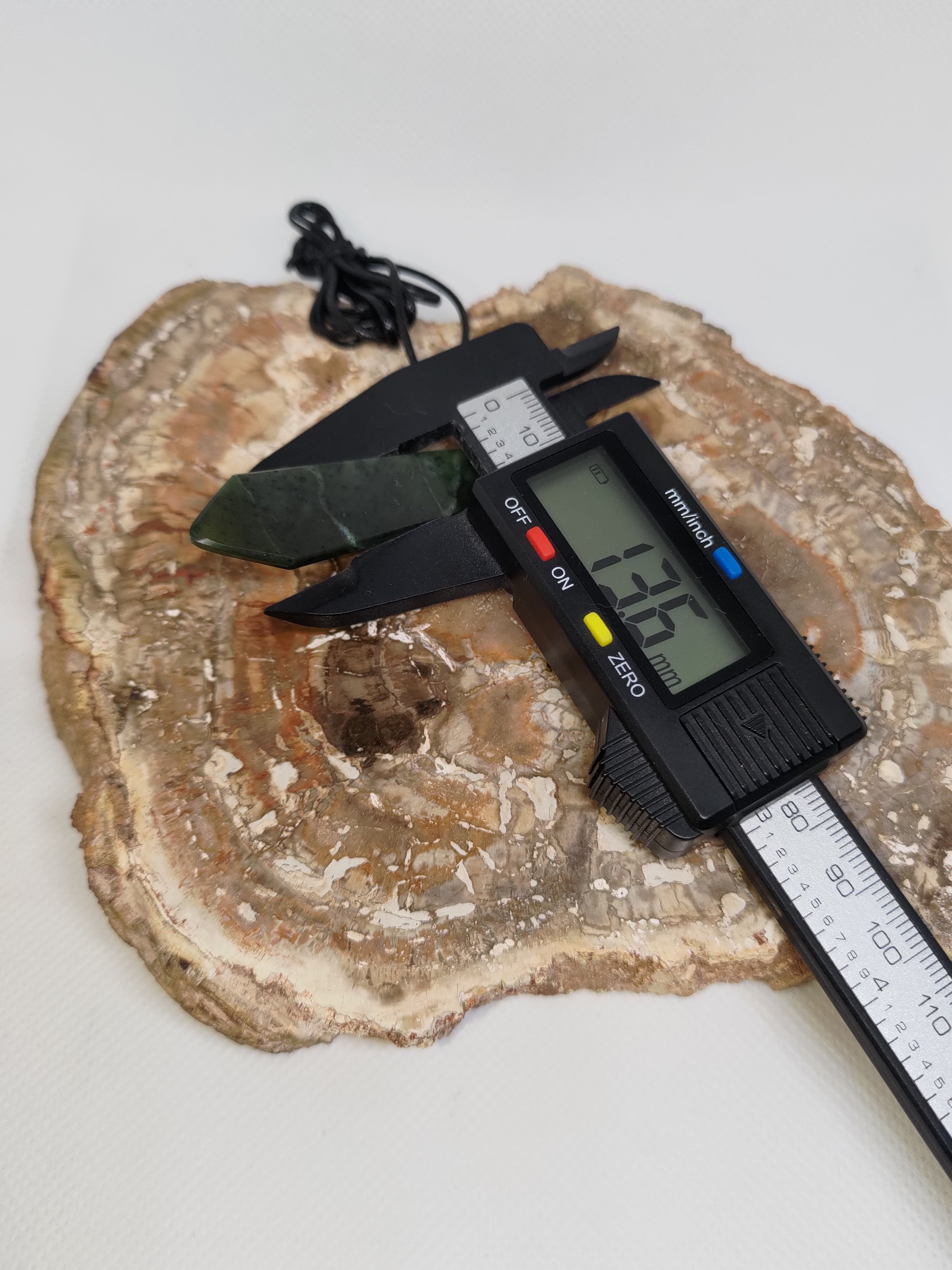 Hand Made New Zealand Pounamu/Greenstone Necklace Ref: 0202