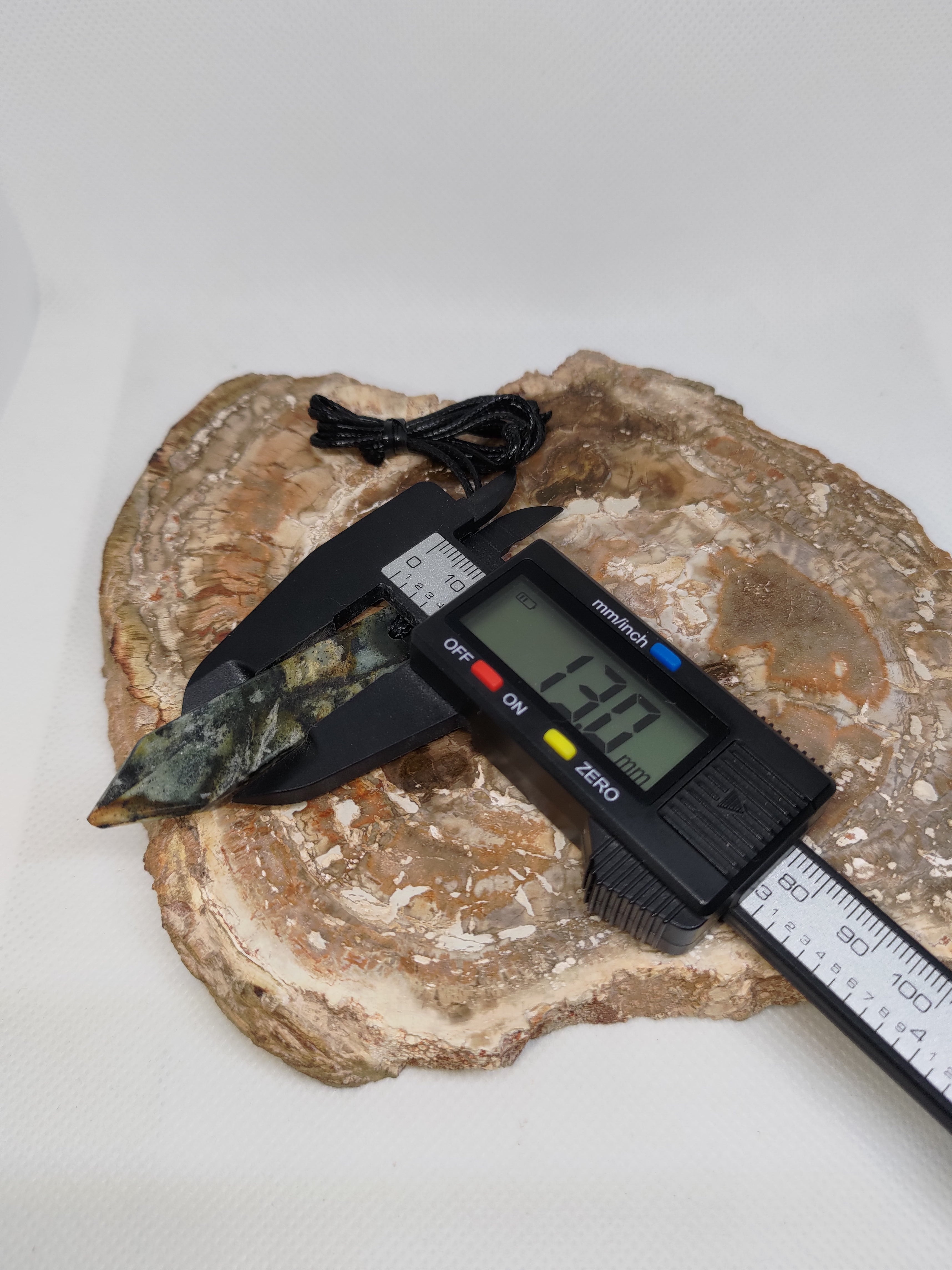 Hand Made New Zealand Pounamu/Greenstone Necklace Ref: 0203