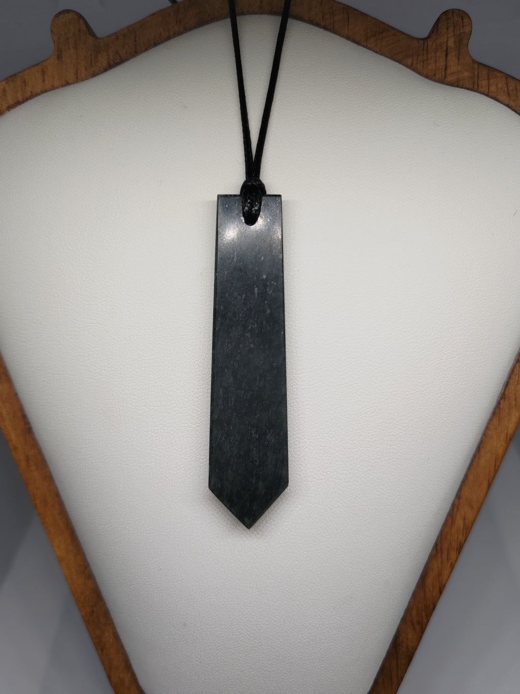 Hand Made New Zealand Pounamu/Greenstone Necklace Ref: 0204