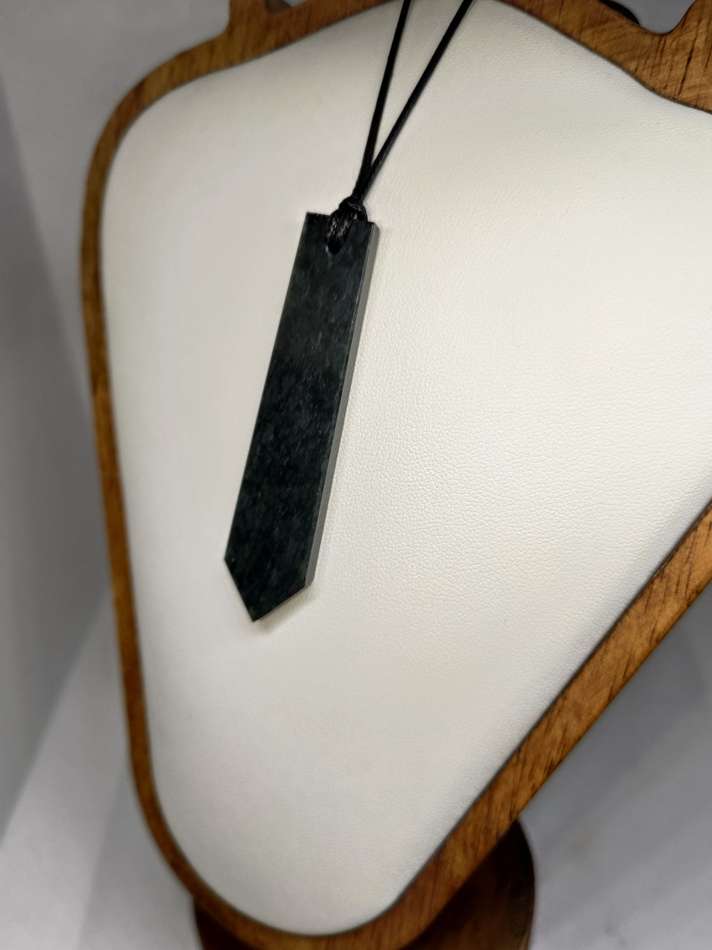 Hand Made New Zealand Pounamu/Greenstone Necklace Ref: 0204