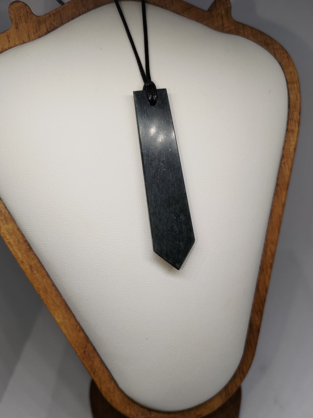Hand Made New Zealand Pounamu/Greenstone Necklace Ref: 0204