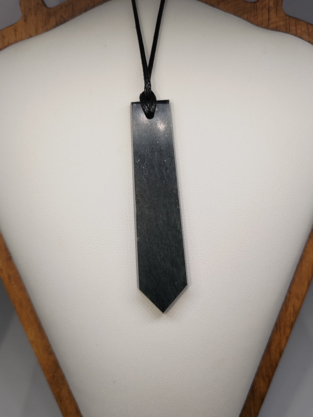 Hand Made New Zealand Pounamu/Greenstone Necklace Ref: 0204