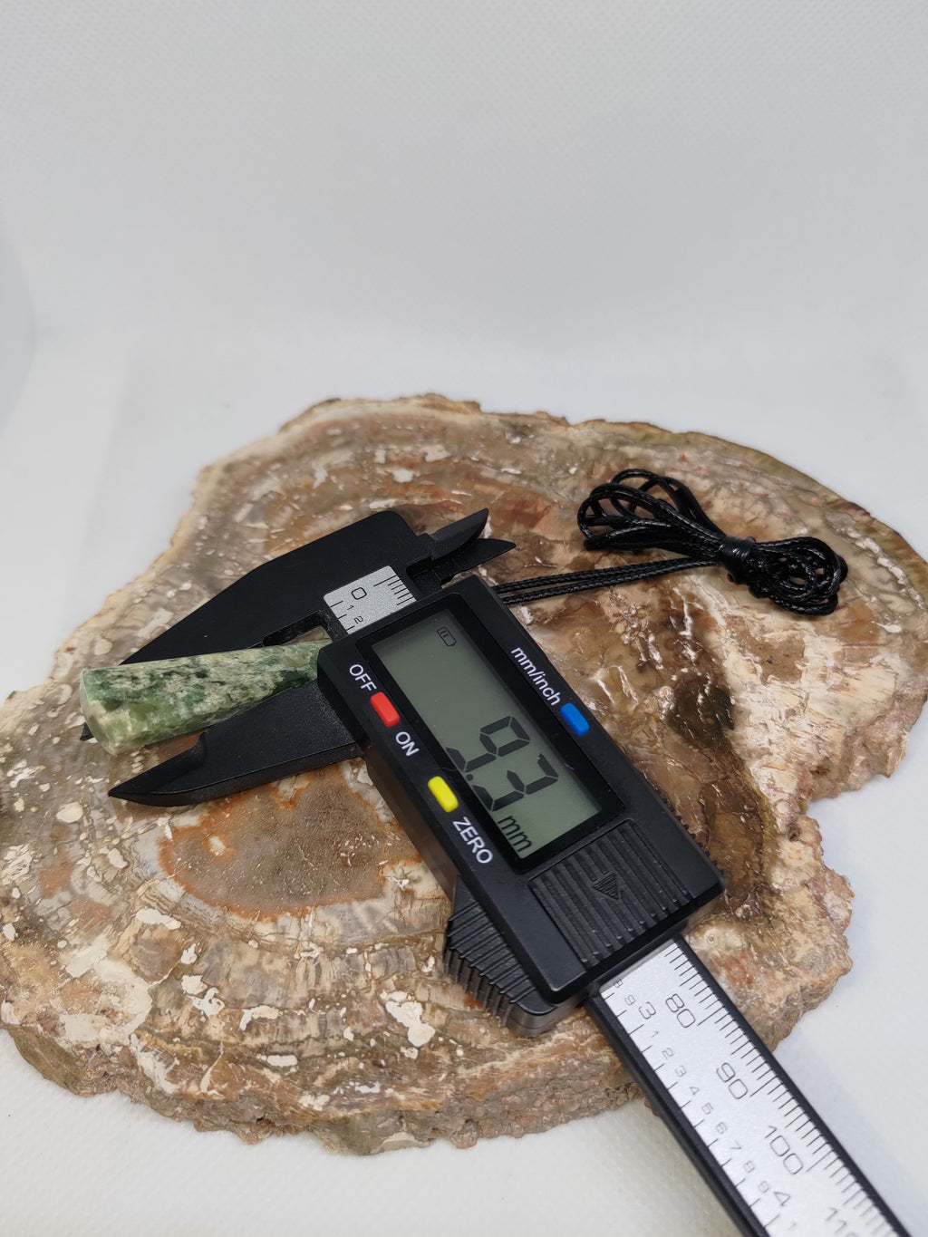 Hand Made New Zealand Pounamu/Greenstone Necklace Ref: 0205
