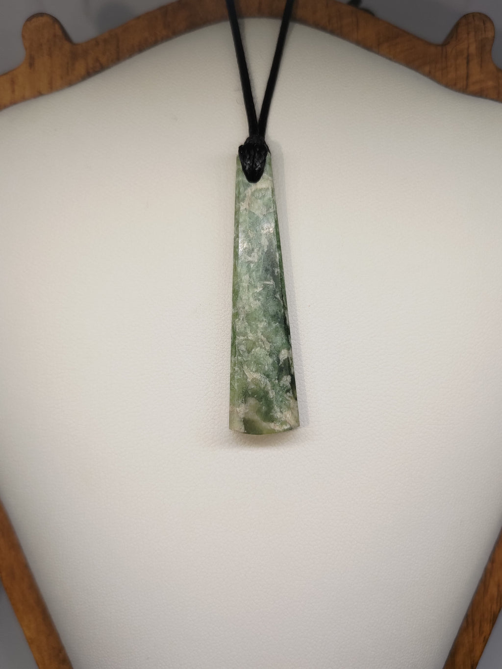 Hand Made New Zealand Pounamu/Greenstone Necklace Ref: 0205
