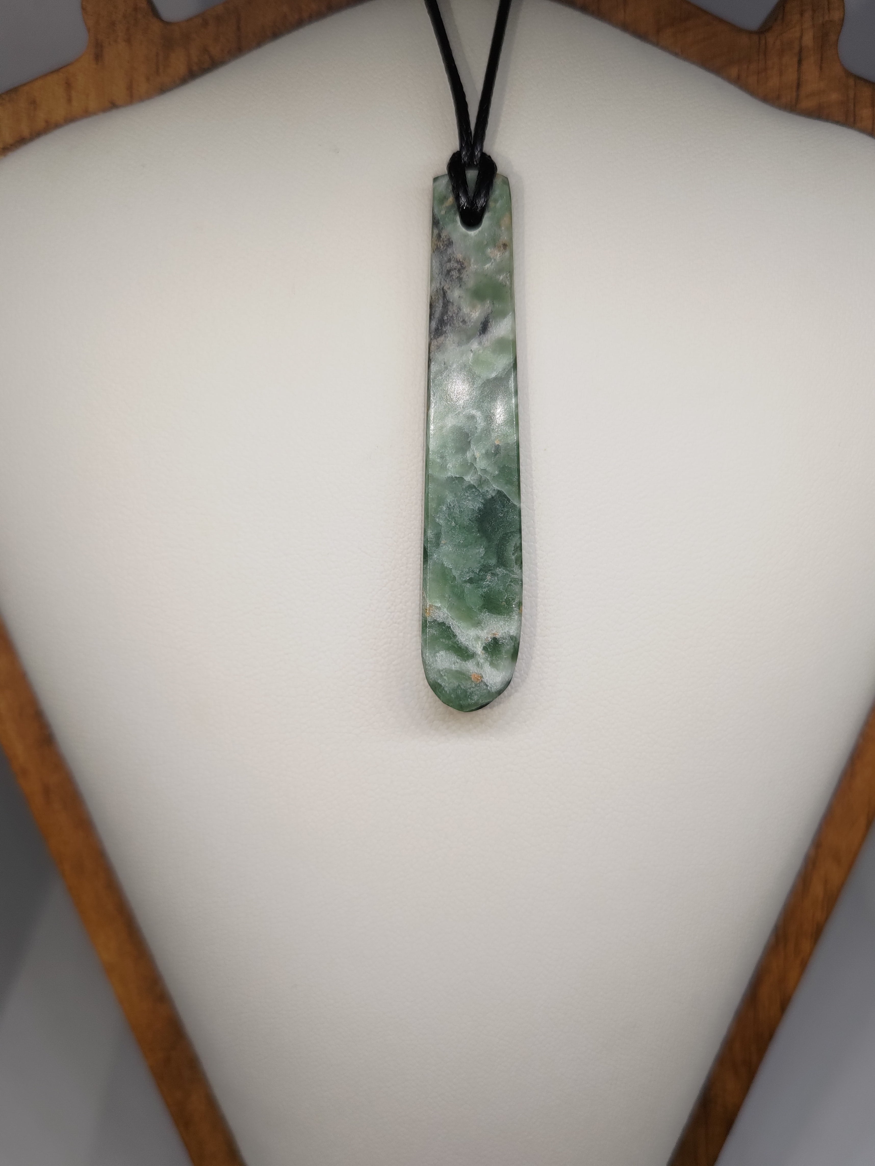 Hand Made New Zealand Pounamu/Greenstone Necklace Ref: 0206