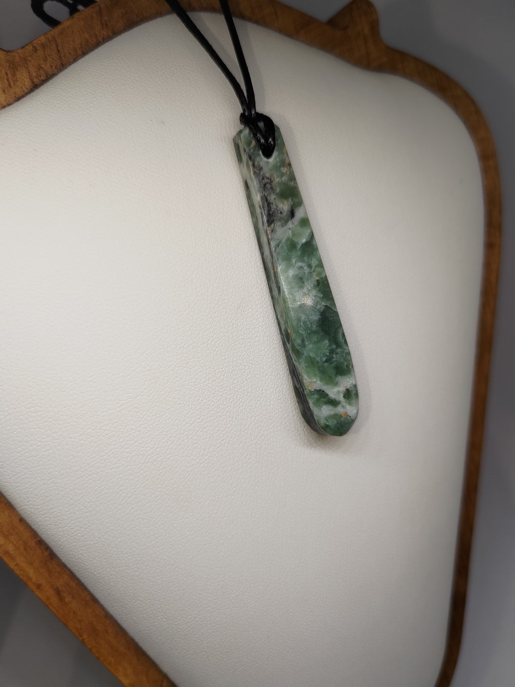 Hand Made New Zealand Pounamu/Greenstone Necklace Ref: 0206