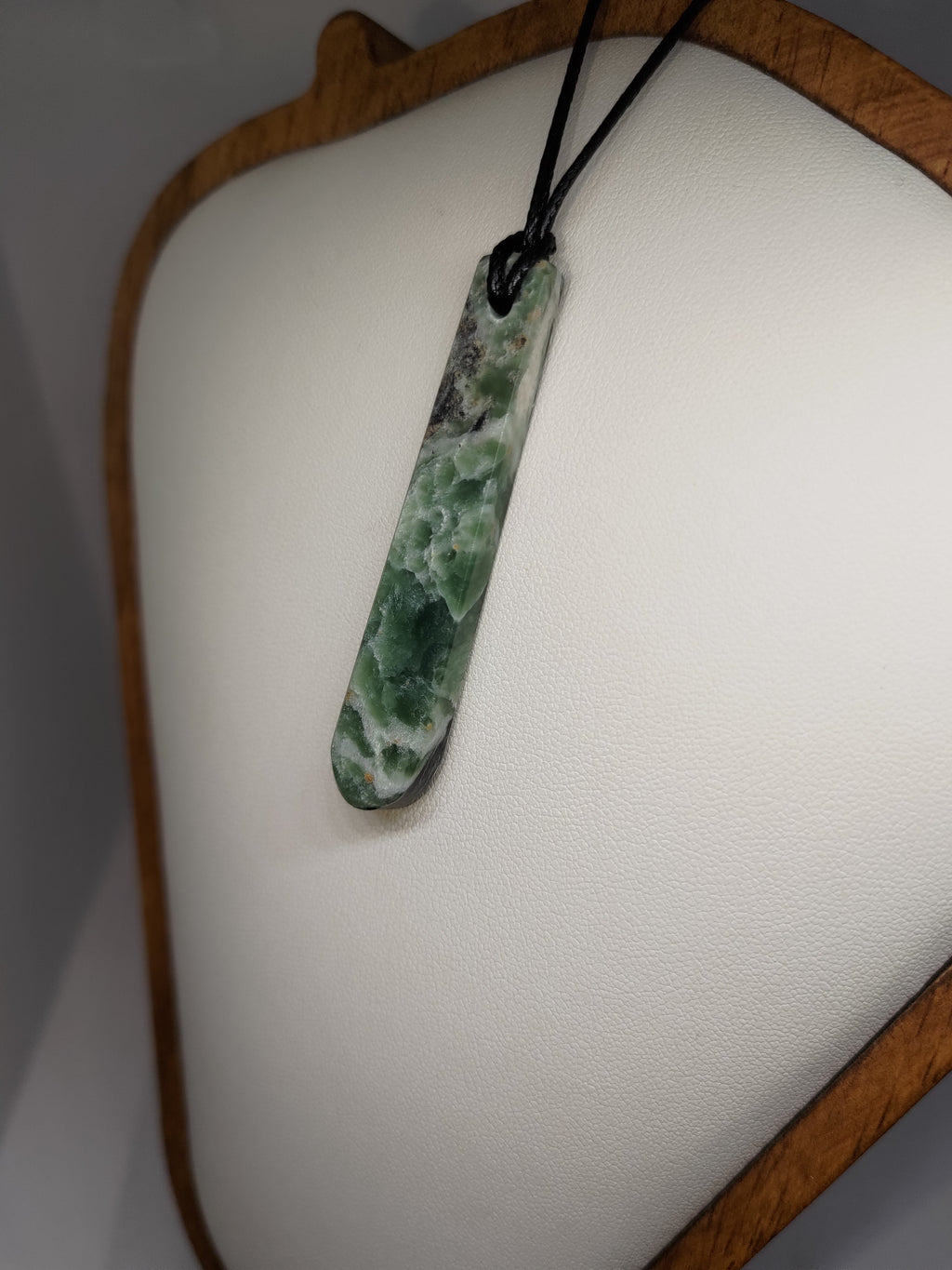 Hand Made New Zealand Pounamu/Greenstone Necklace Ref: 0206