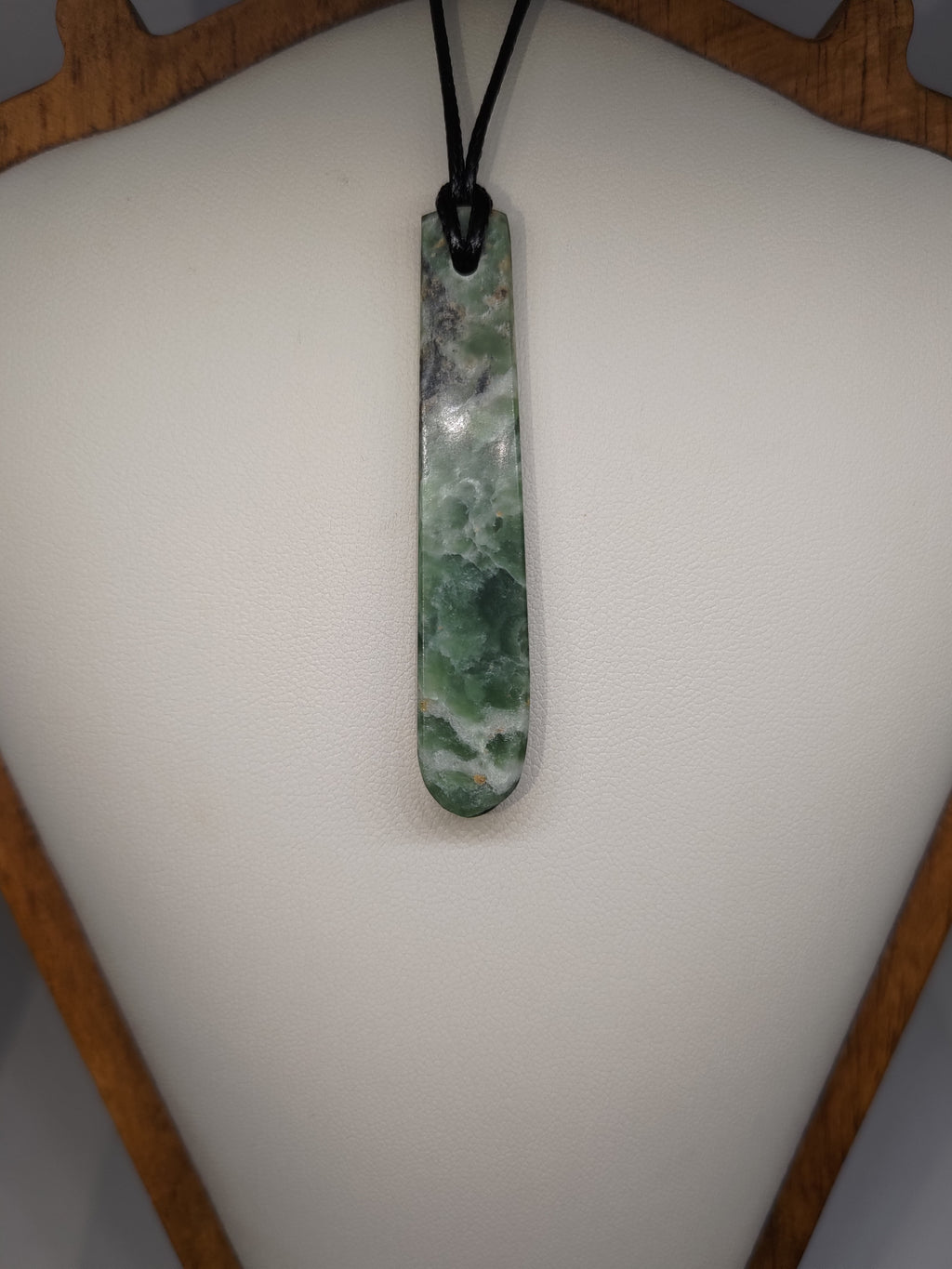 Hand Made New Zealand Pounamu/Greenstone Necklace Ref: 0206