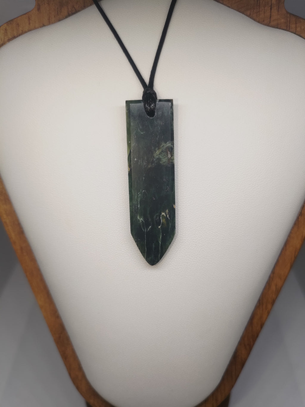 Hand Made New Zealand Pounamu/Greenstone Necklace Ref: 0207