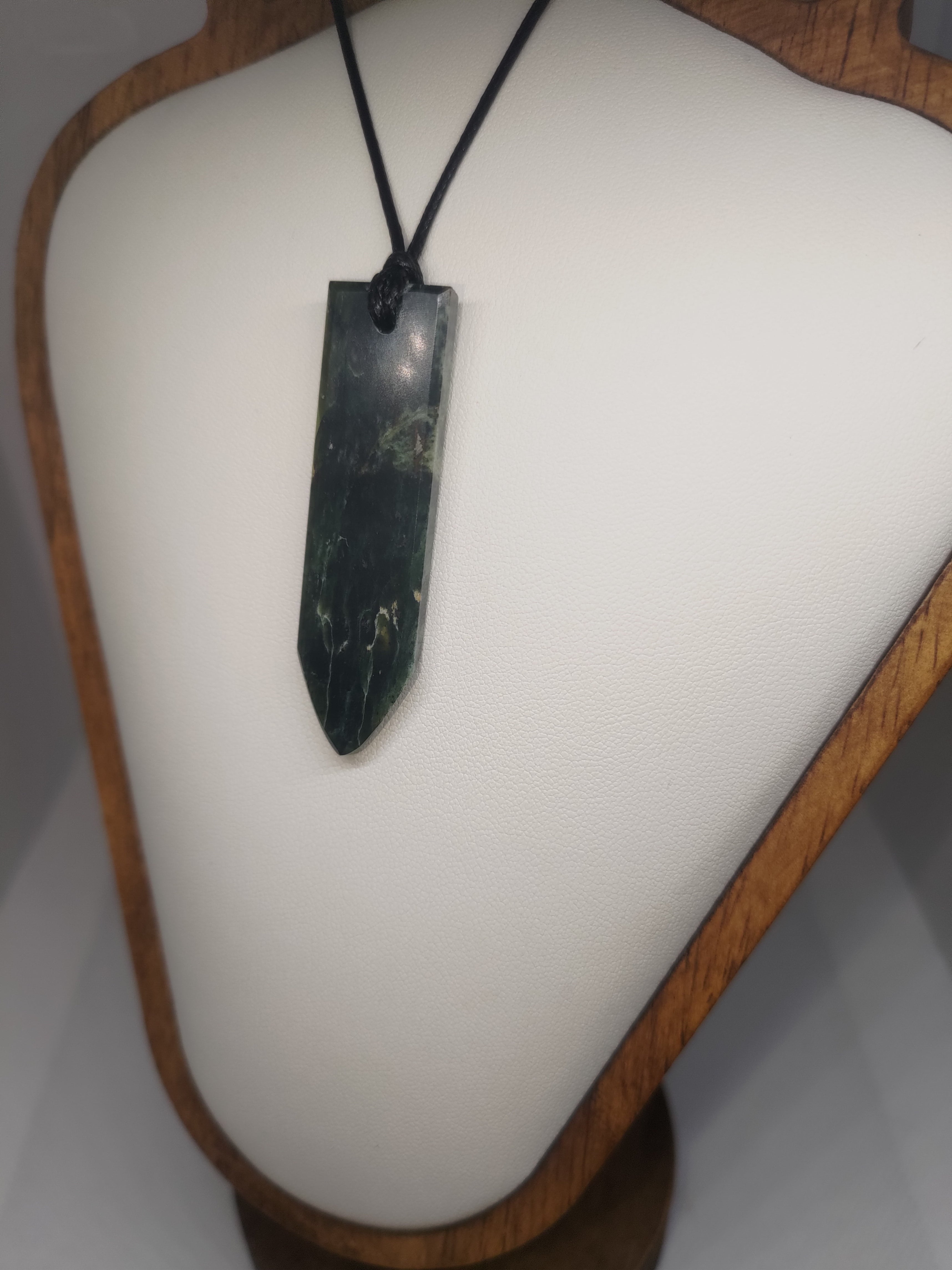 Hand Made New Zealand Pounamu/Greenstone Necklace Ref: 0207