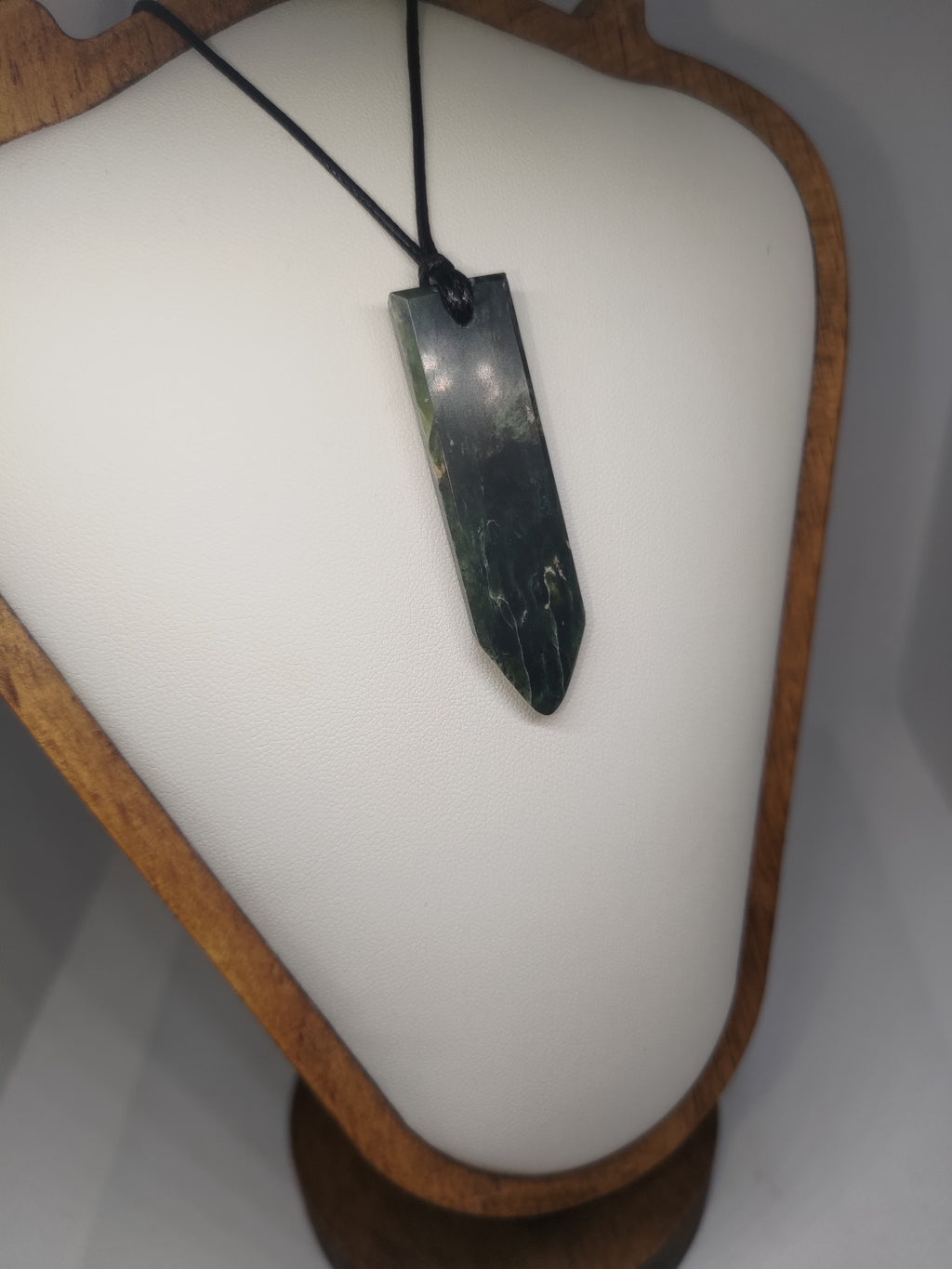 Hand Made New Zealand Pounamu/Greenstone Necklace Ref: 0207