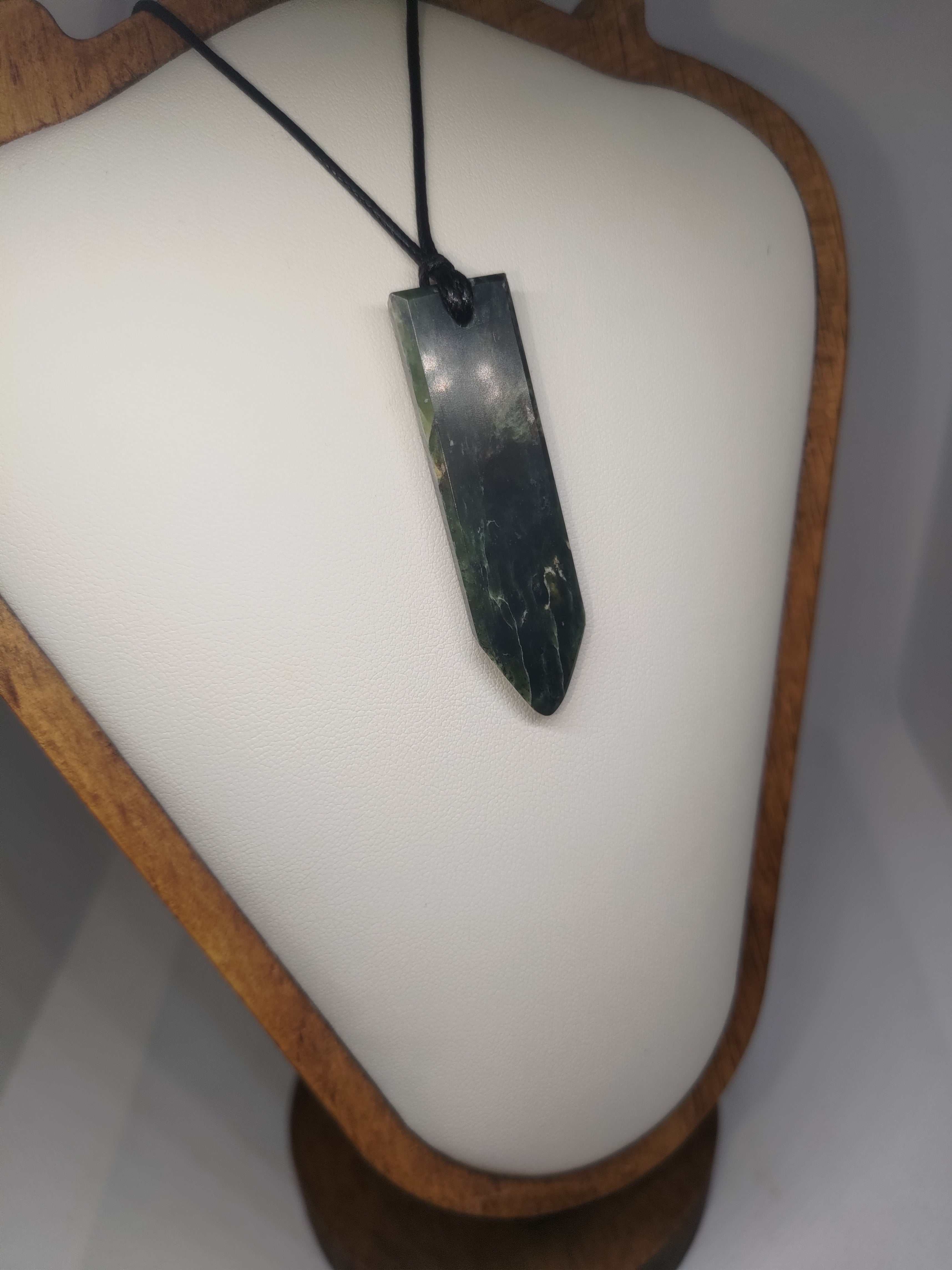 Hand Made New Zealand Pounamu/Greenstone Necklace Ref: 0207