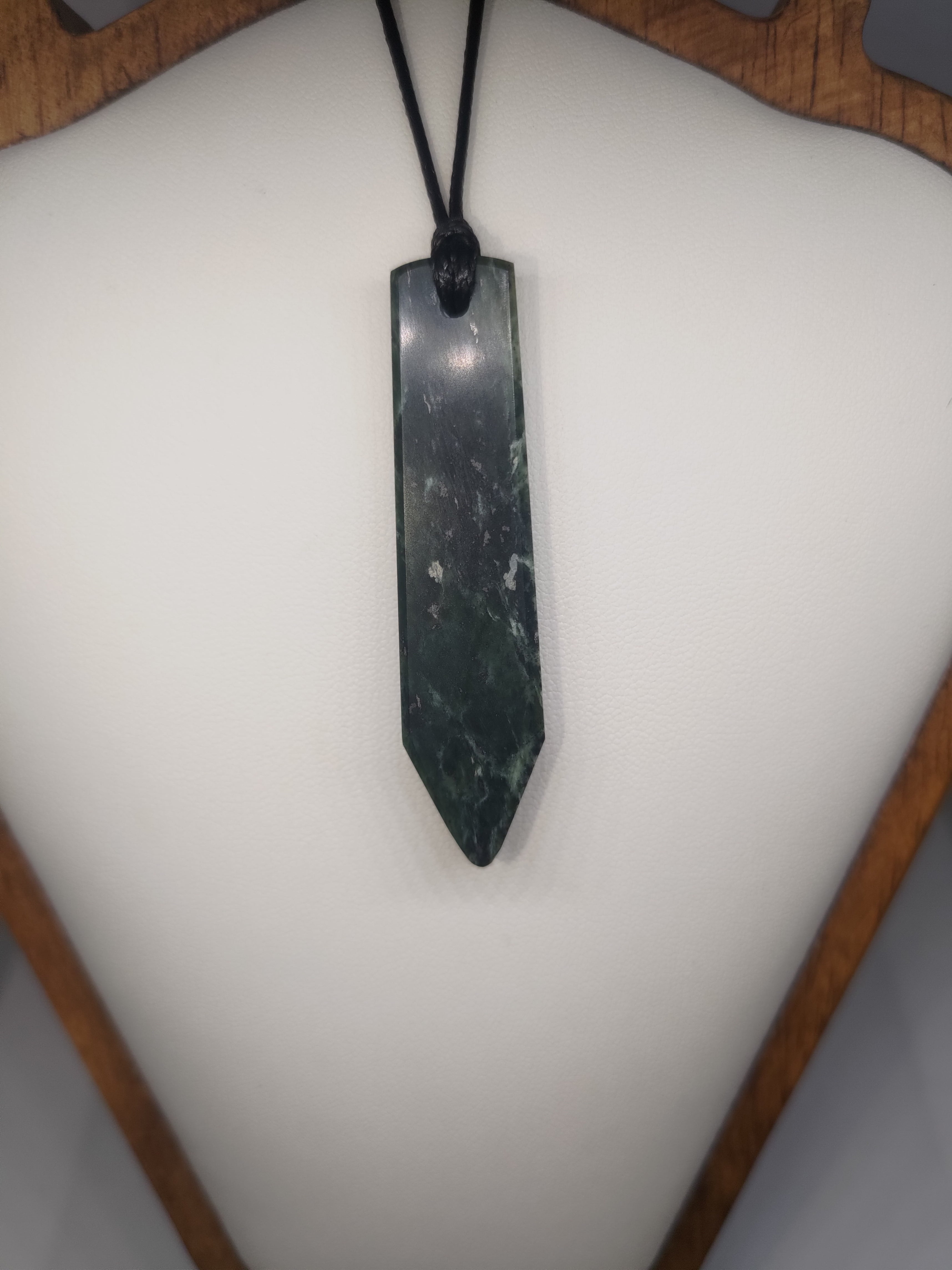 Hand Made New Zealand Pounamu/Greenstone Necklace Ref: 0208