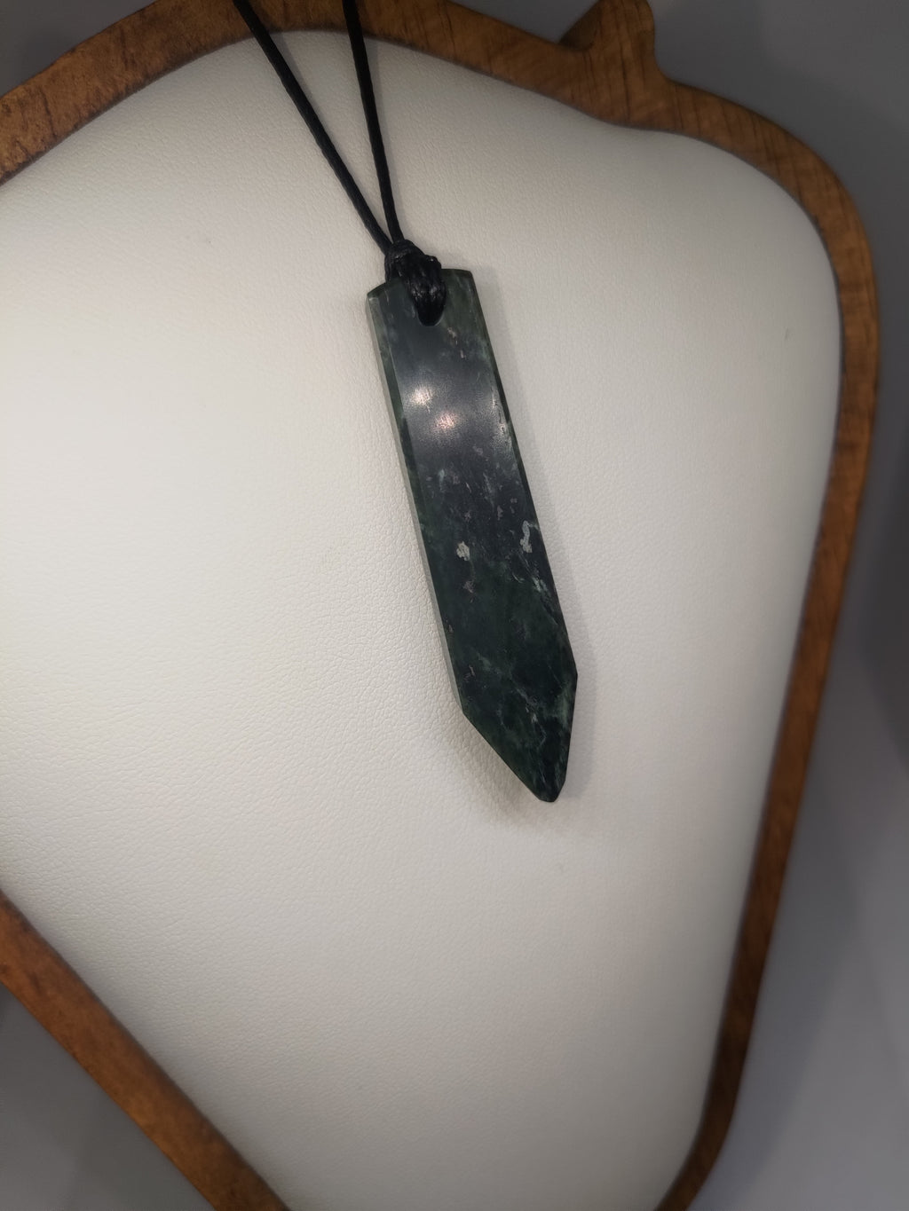 Hand Made New Zealand Pounamu/Greenstone Necklace Ref: 0208