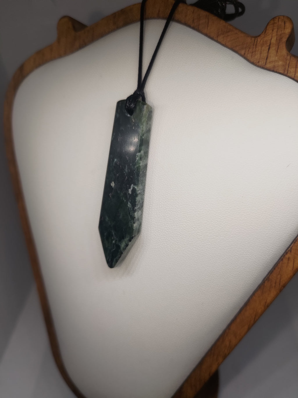 Hand Made New Zealand Pounamu/Greenstone Necklace Ref: 0208
