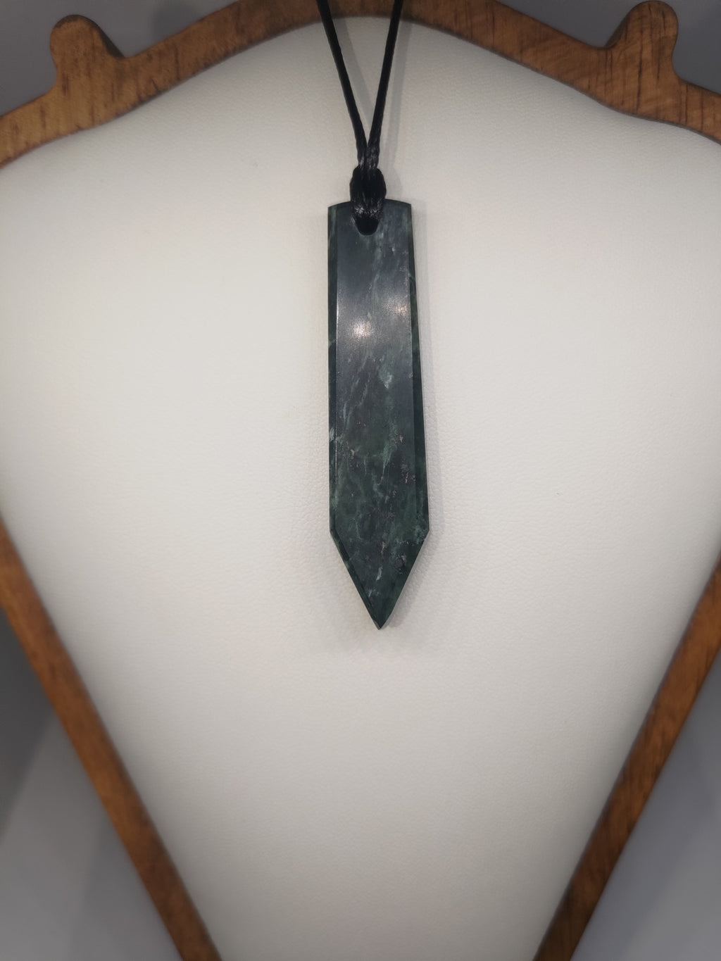 Hand Made New Zealand Pounamu/Greenstone Necklace Ref: 0208