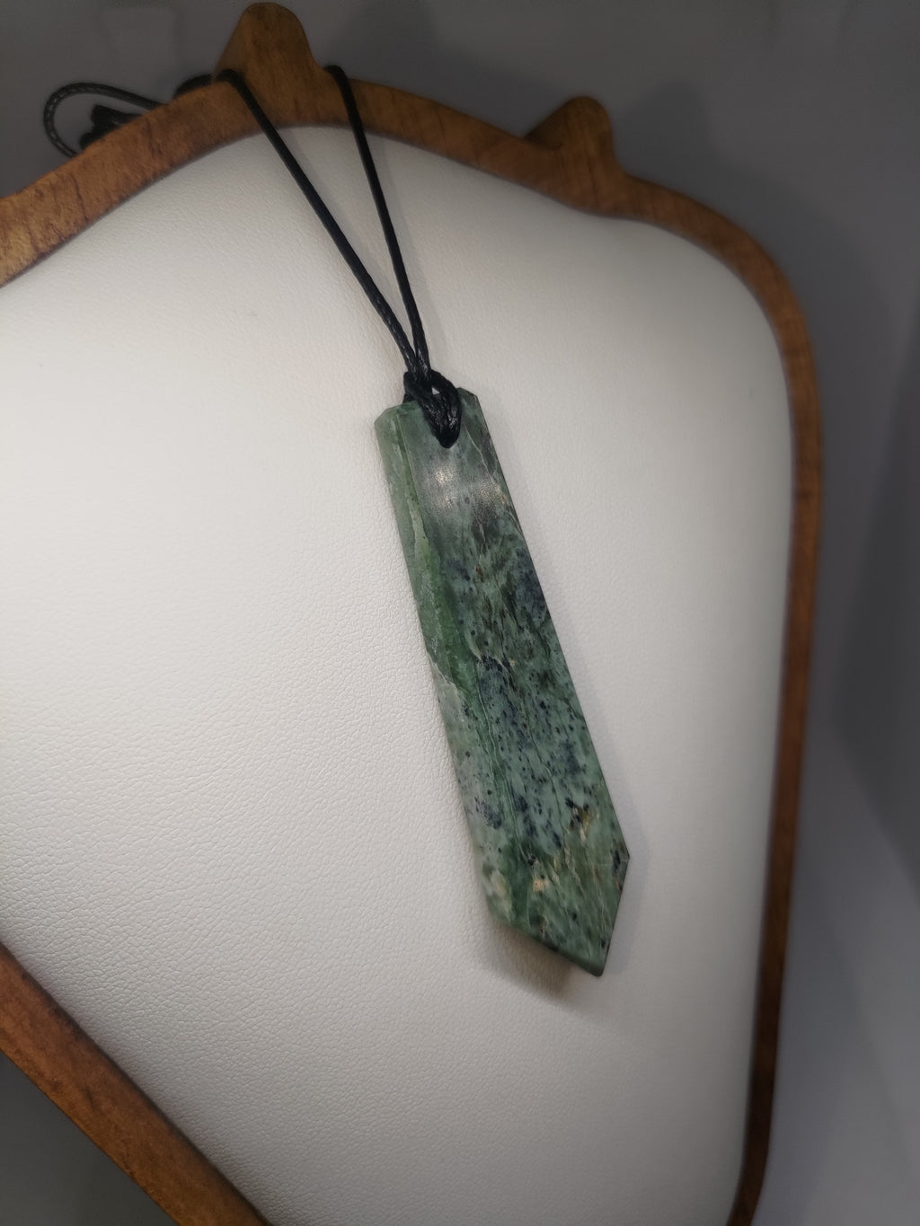 Hand Made New Zealand Pounamu/Greenstone Flower Jade Necklace Ref: 0210