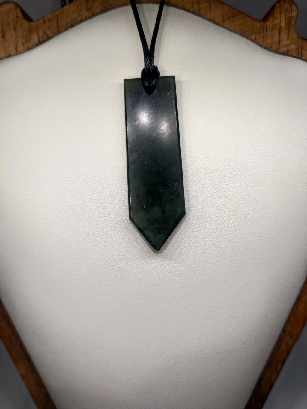 Hand Made New Zealand Pounamu/Greenstone Necklace Ref: 0211