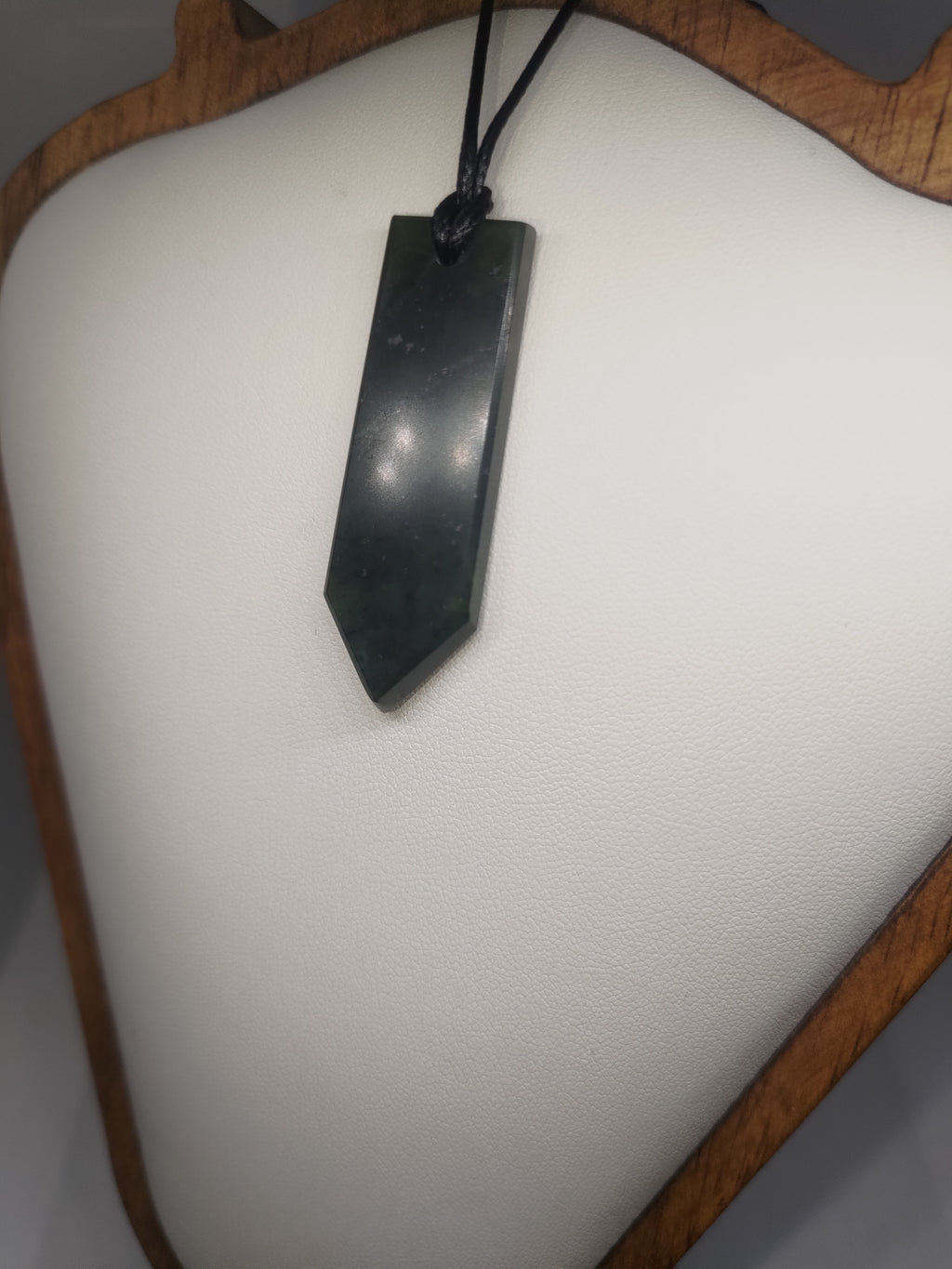 Hand Made New Zealand Pounamu/Greenstone Necklace Ref: 0211