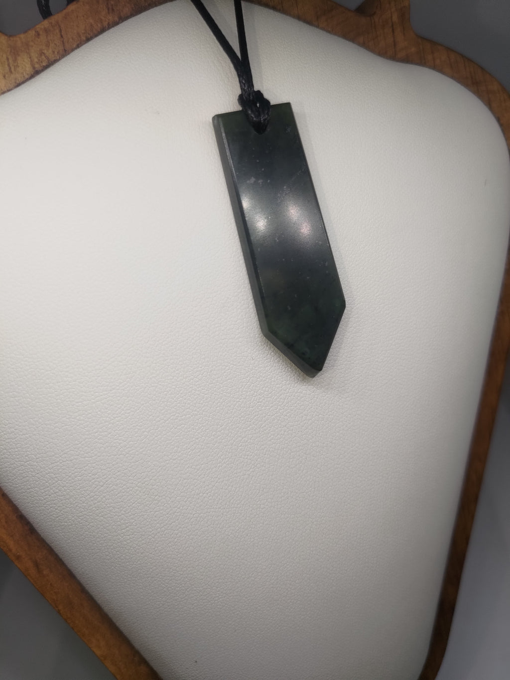 Hand Made New Zealand Pounamu/Greenstone Necklace Ref: 0211