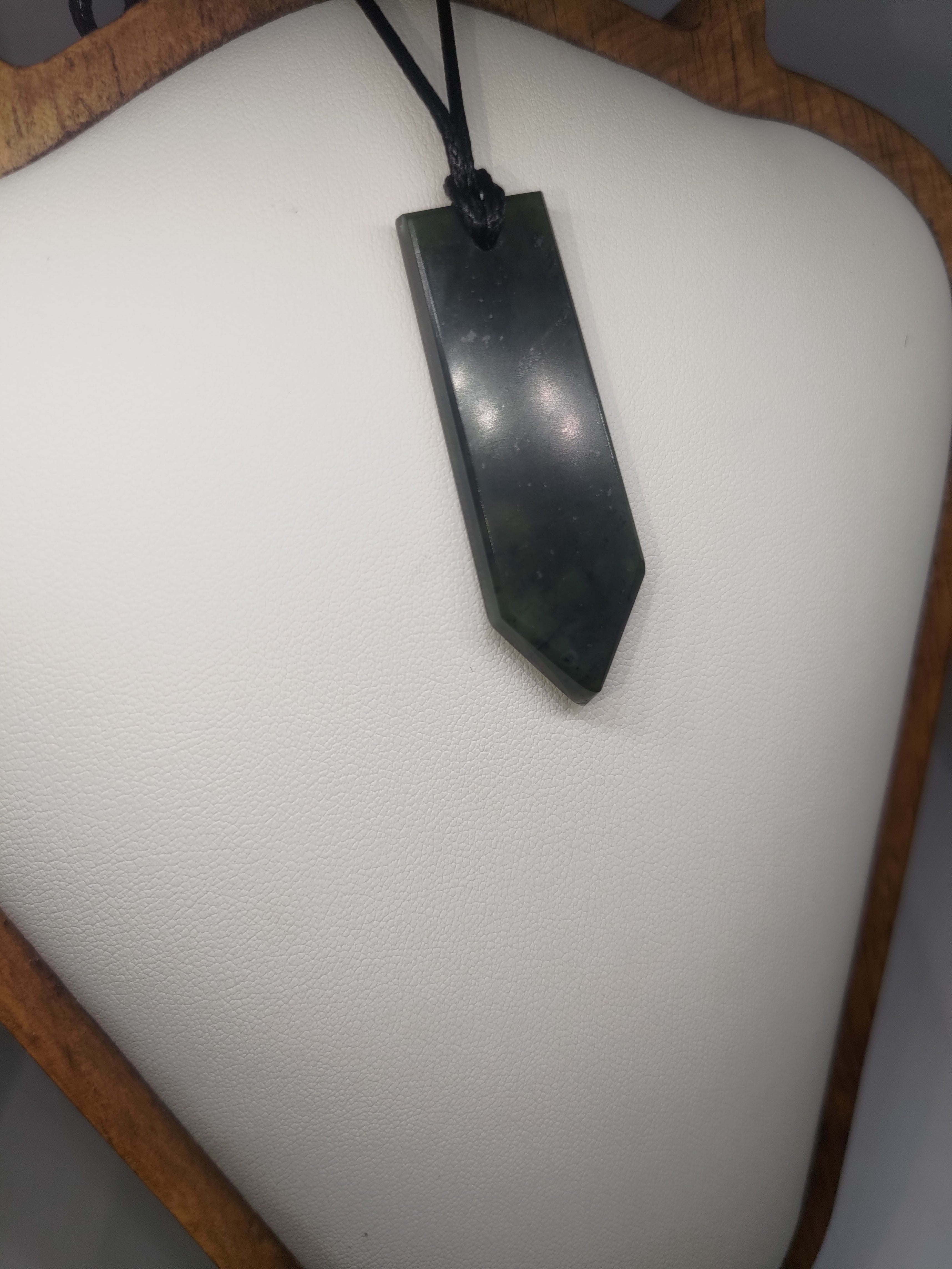 Hand Made New Zealand Pounamu/Greenstone Necklace Ref: 0211
