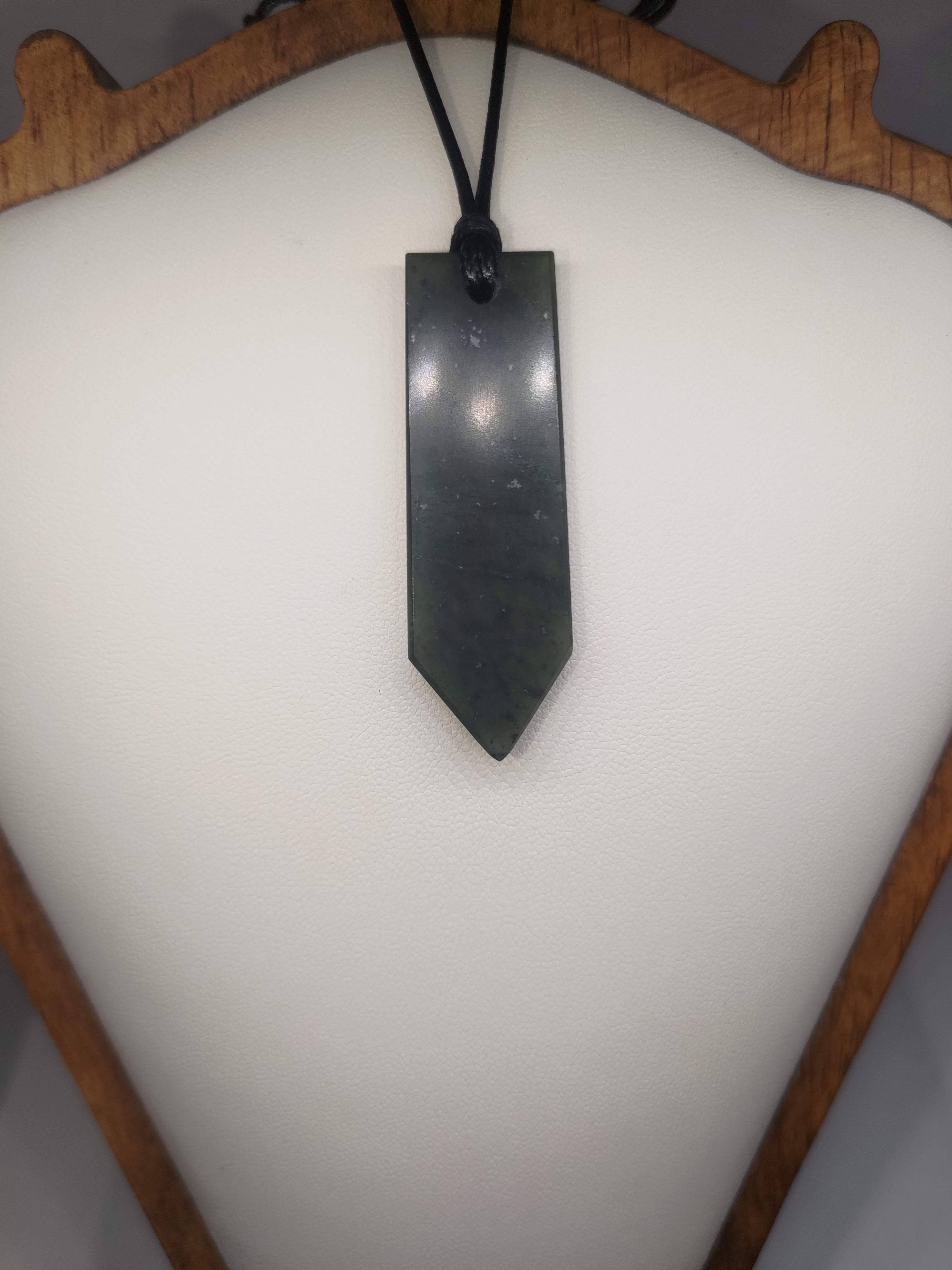 Hand Made New Zealand Pounamu/Greenstone Necklace Ref: 0211
