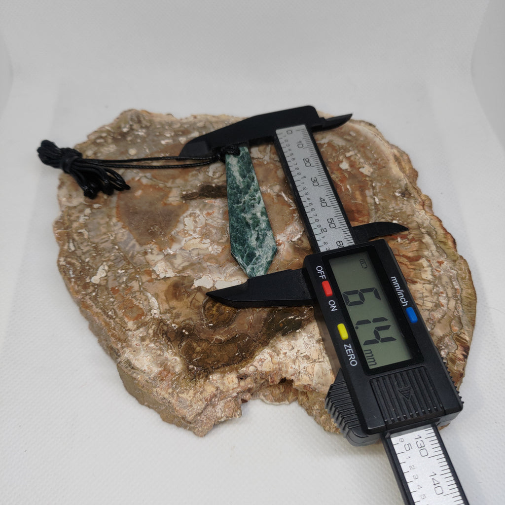 Hand Made New Zealand Pounamu/Greenstone Necklace Ref: 0213