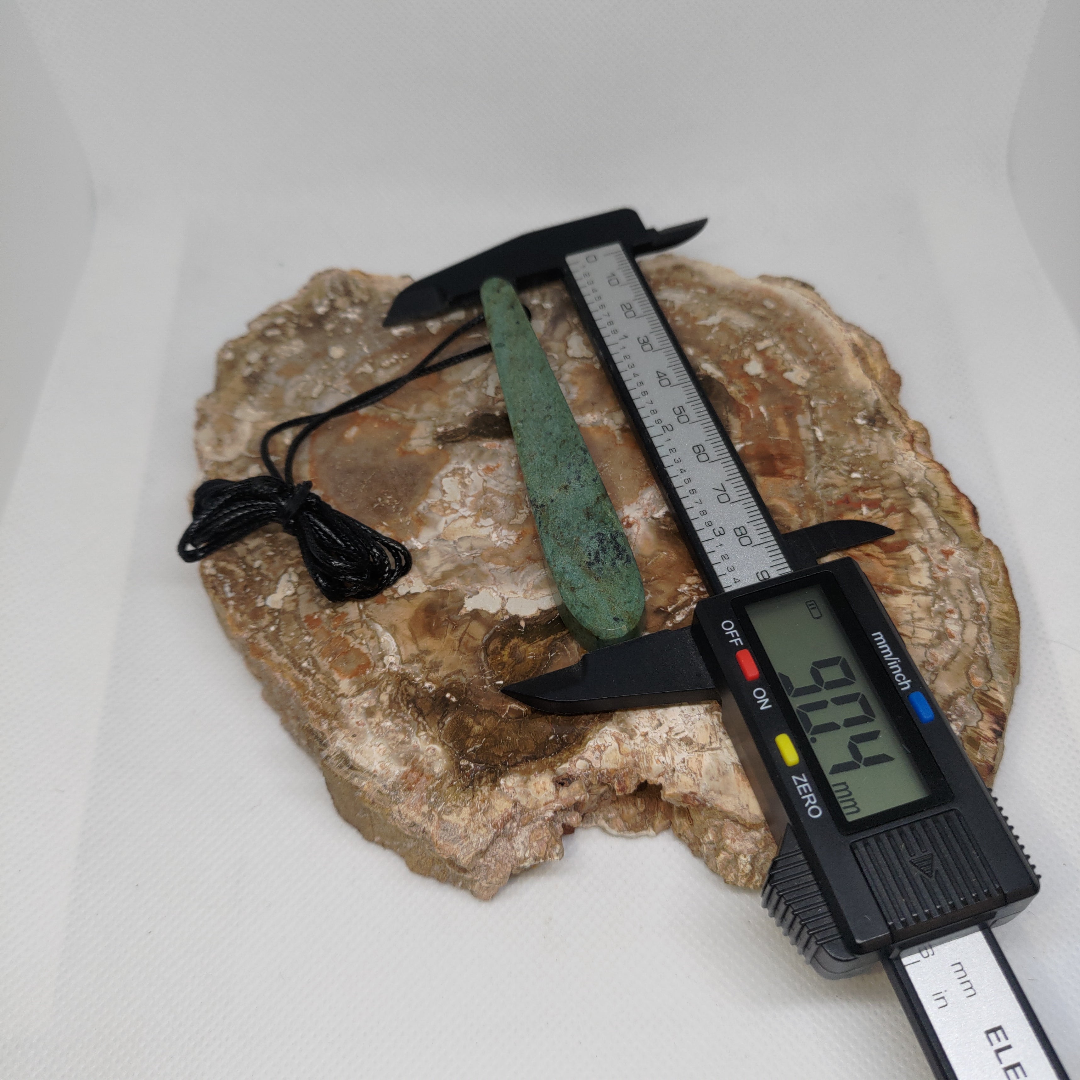 Hand Made New Zealand Pounamu/Greenstone Necklace Ref: 0214