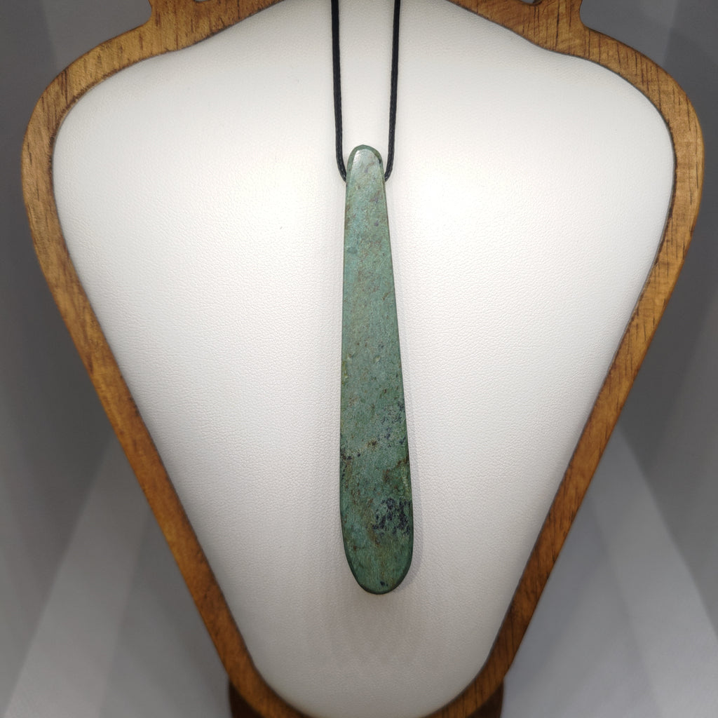 Hand Made New Zealand Pounamu/Greenstone Necklace Ref: 0214