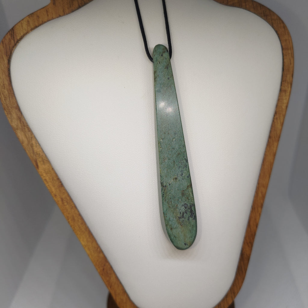 Hand Made New Zealand Pounamu/Greenstone Necklace Ref: 0214