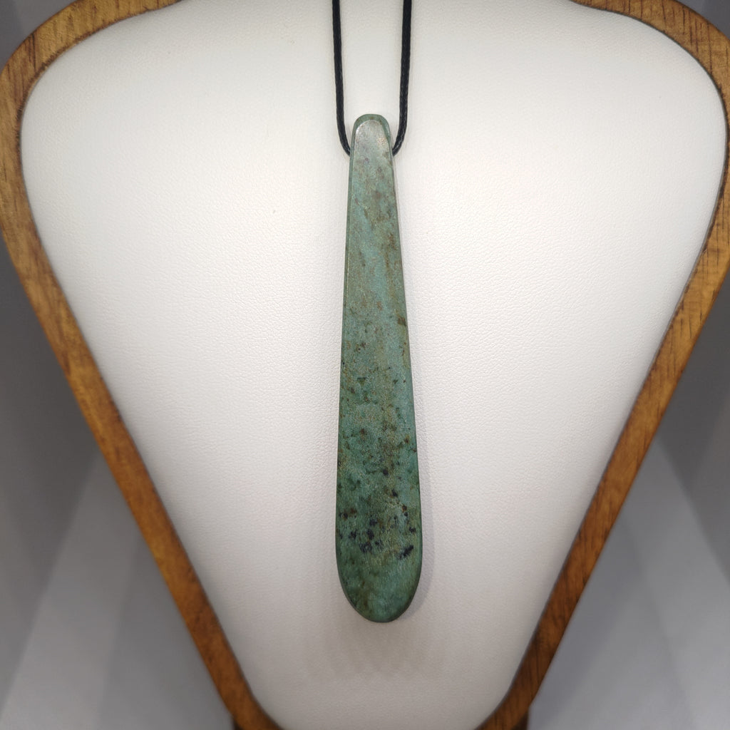 Hand Made New Zealand Pounamu/Greenstone Necklace Ref: 0214