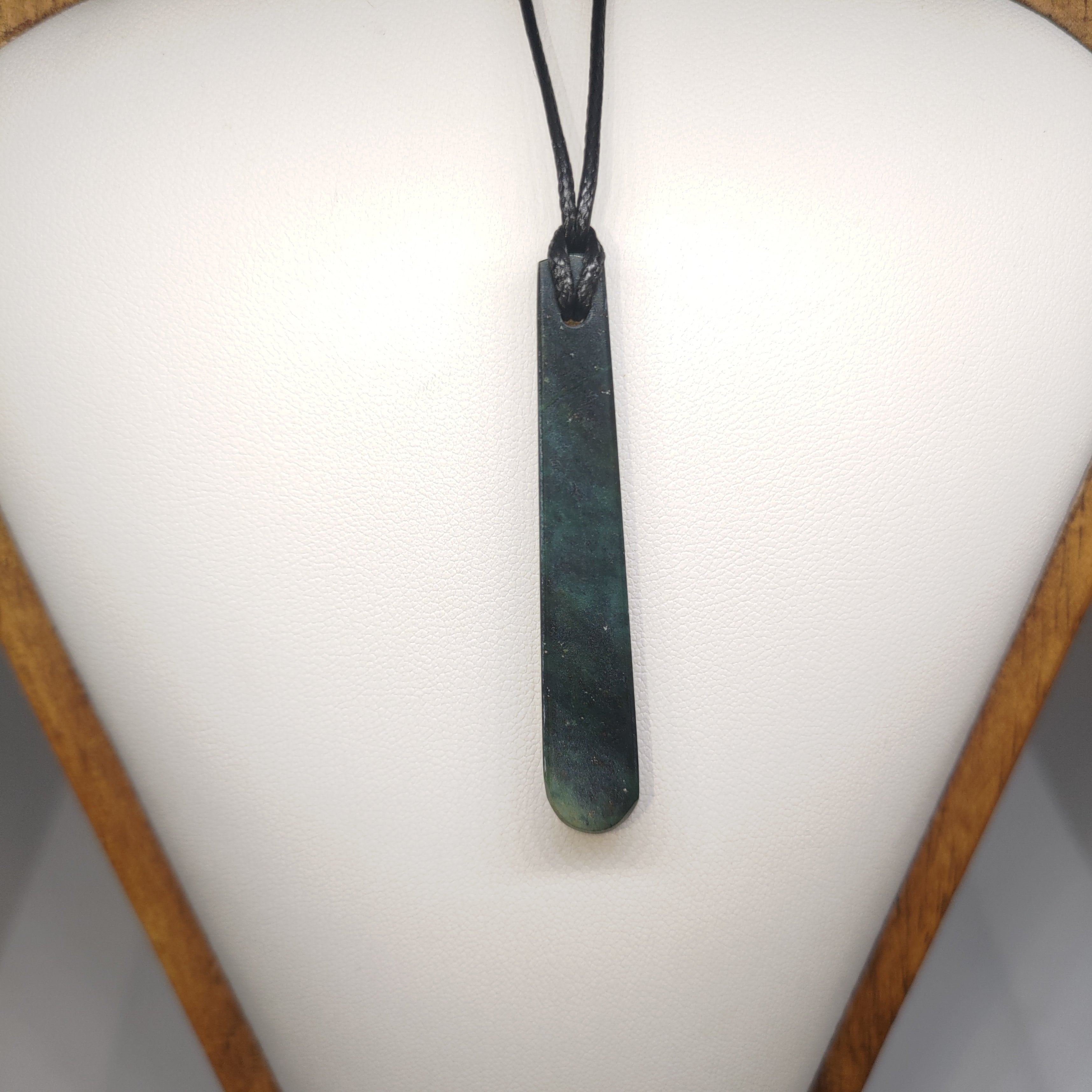 Hand Made New Zealand Pounamu/Greenstone Necklace Ref: 0215