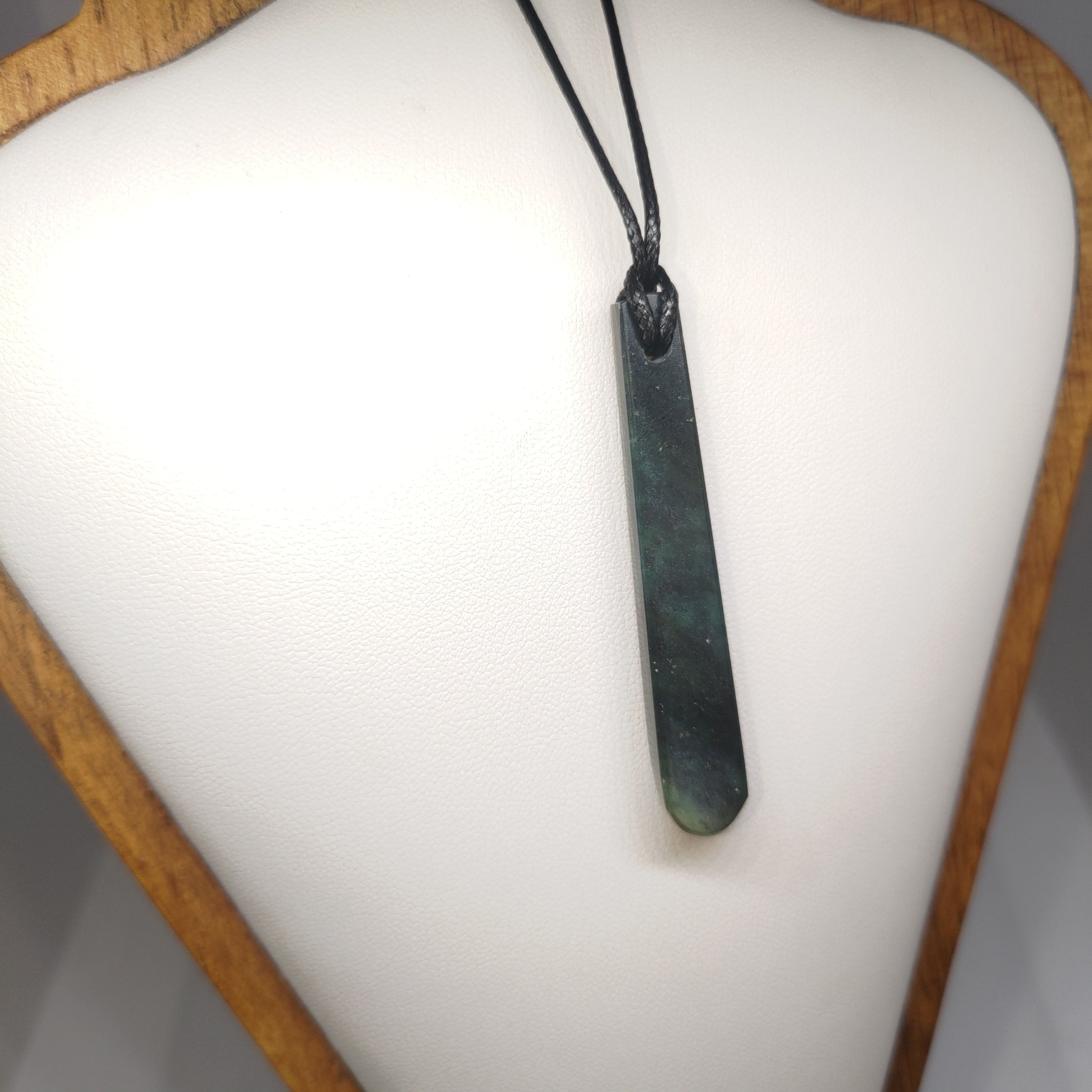 Hand Made New Zealand Pounamu/Greenstone Necklace Ref: 0215