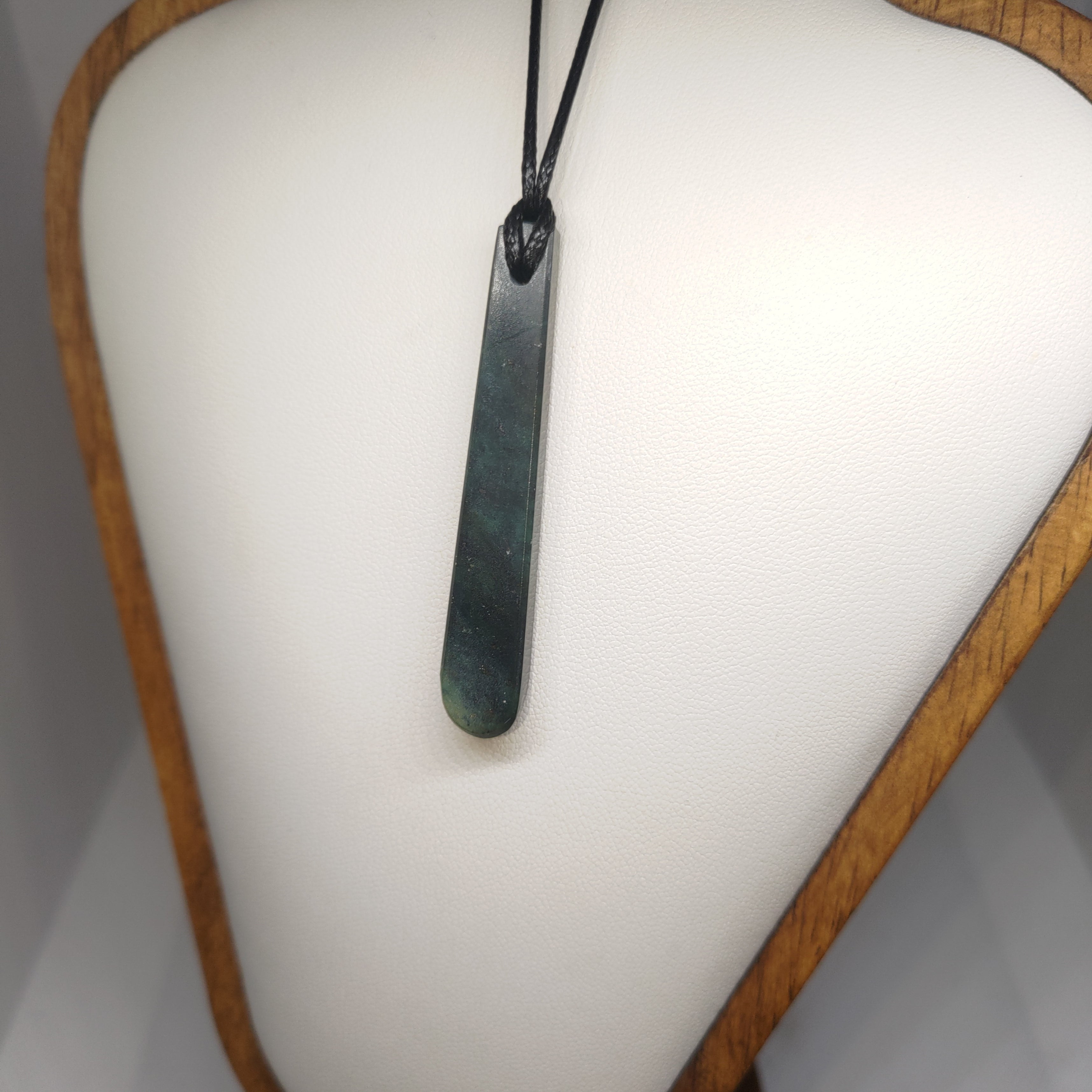 Hand Made New Zealand Pounamu/Greenstone Necklace Ref: 0215