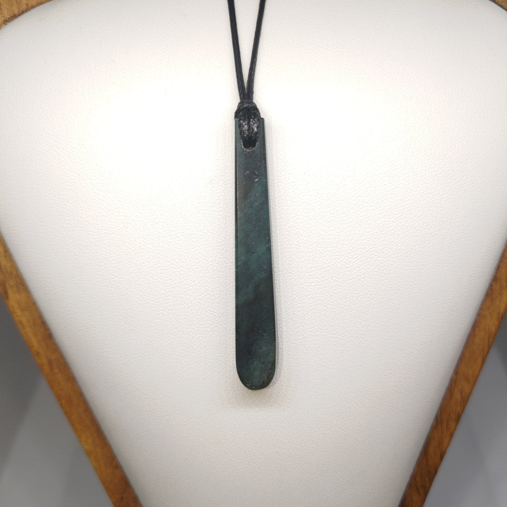 Hand Made New Zealand Pounamu/Greenstone Necklace Ref: 0215
