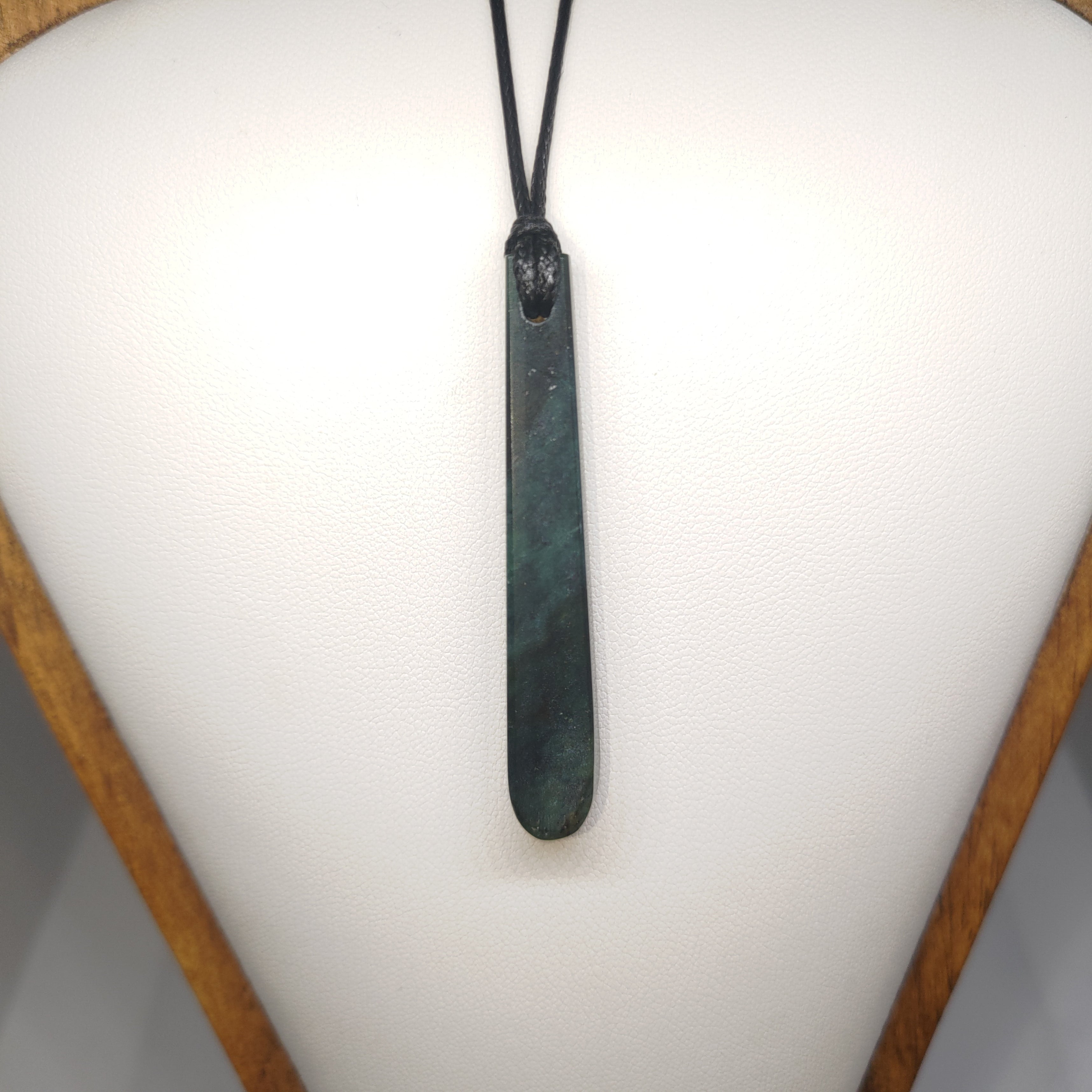Hand Made New Zealand Pounamu/Greenstone Necklace Ref: 0215