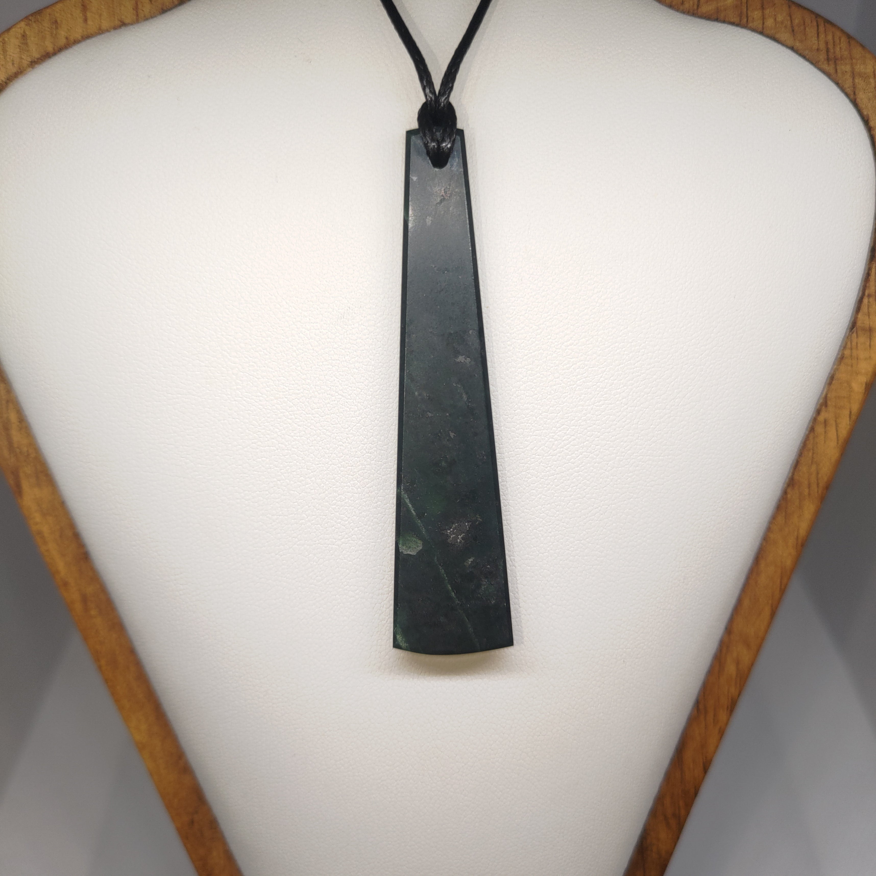 Hand Made New Zealand Pounamu/Greenstone Necklace Ref: 0217