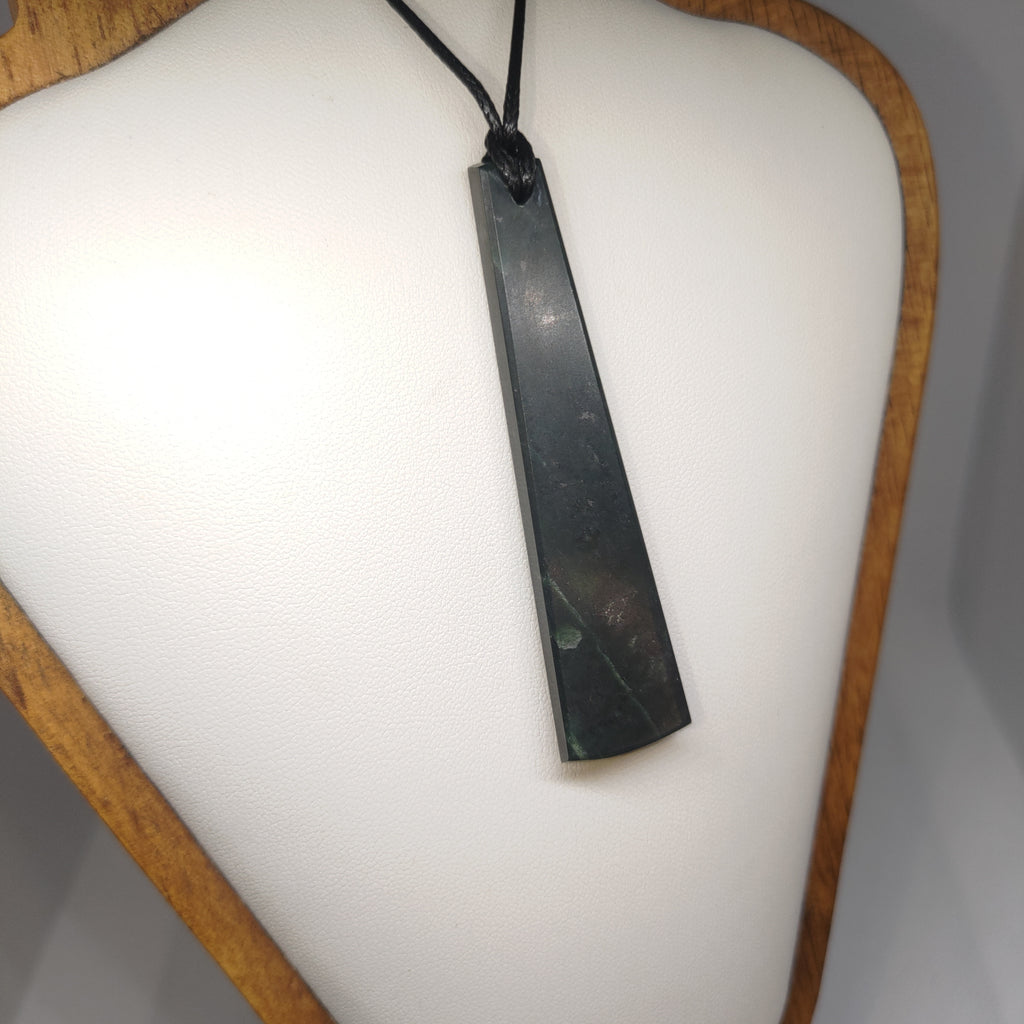 Hand Made New Zealand Pounamu/Greenstone Necklace Ref: 0217