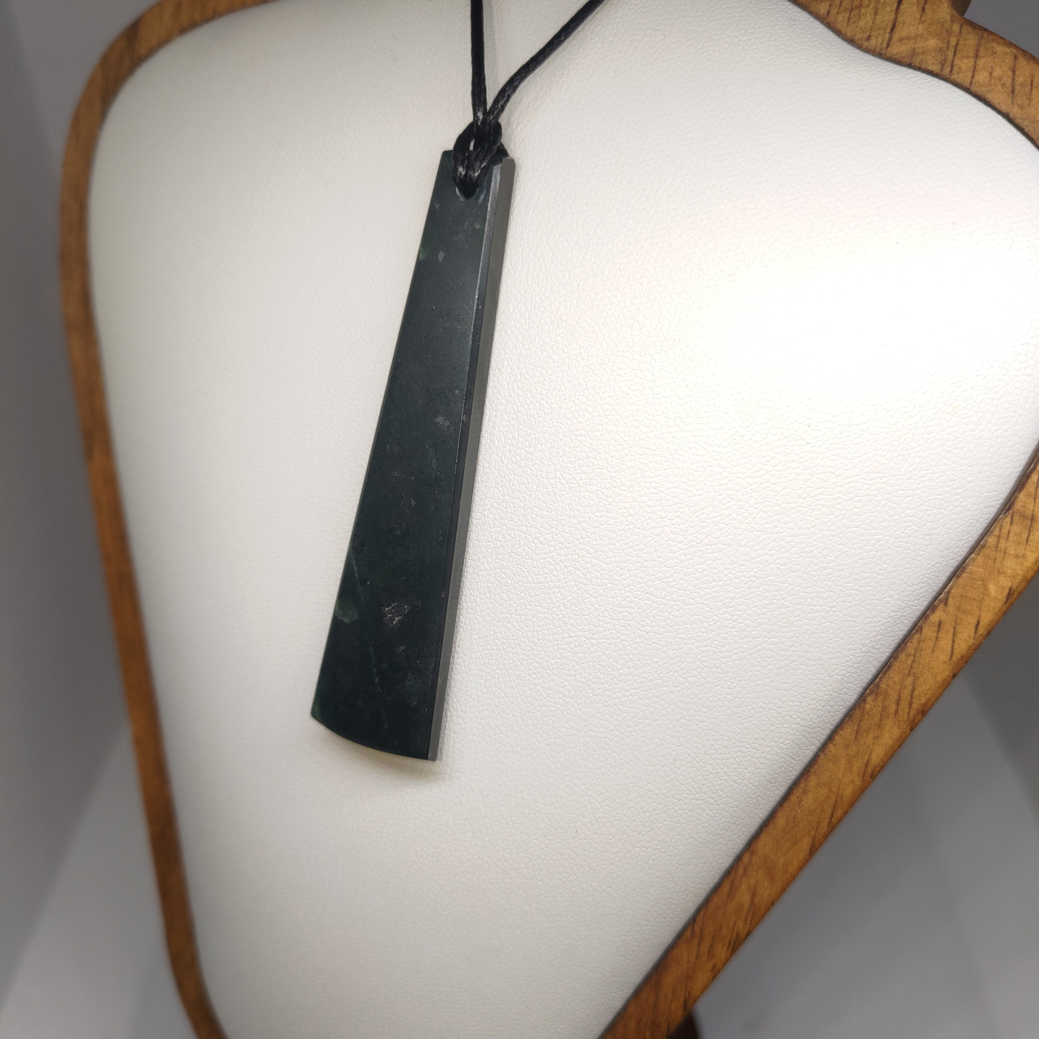 Hand Made New Zealand Pounamu/Greenstone Necklace Ref: 0217