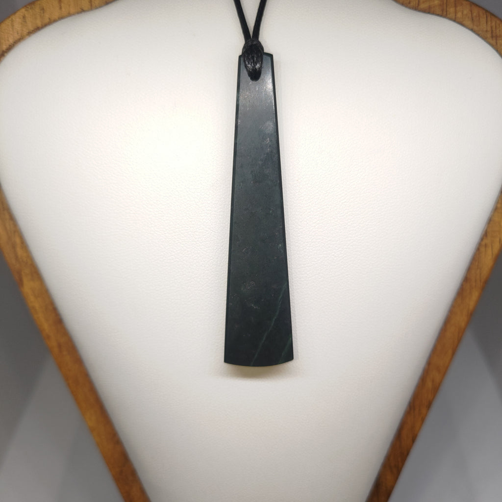 Hand Made New Zealand Pounamu/Greenstone Necklace Ref: 0217
