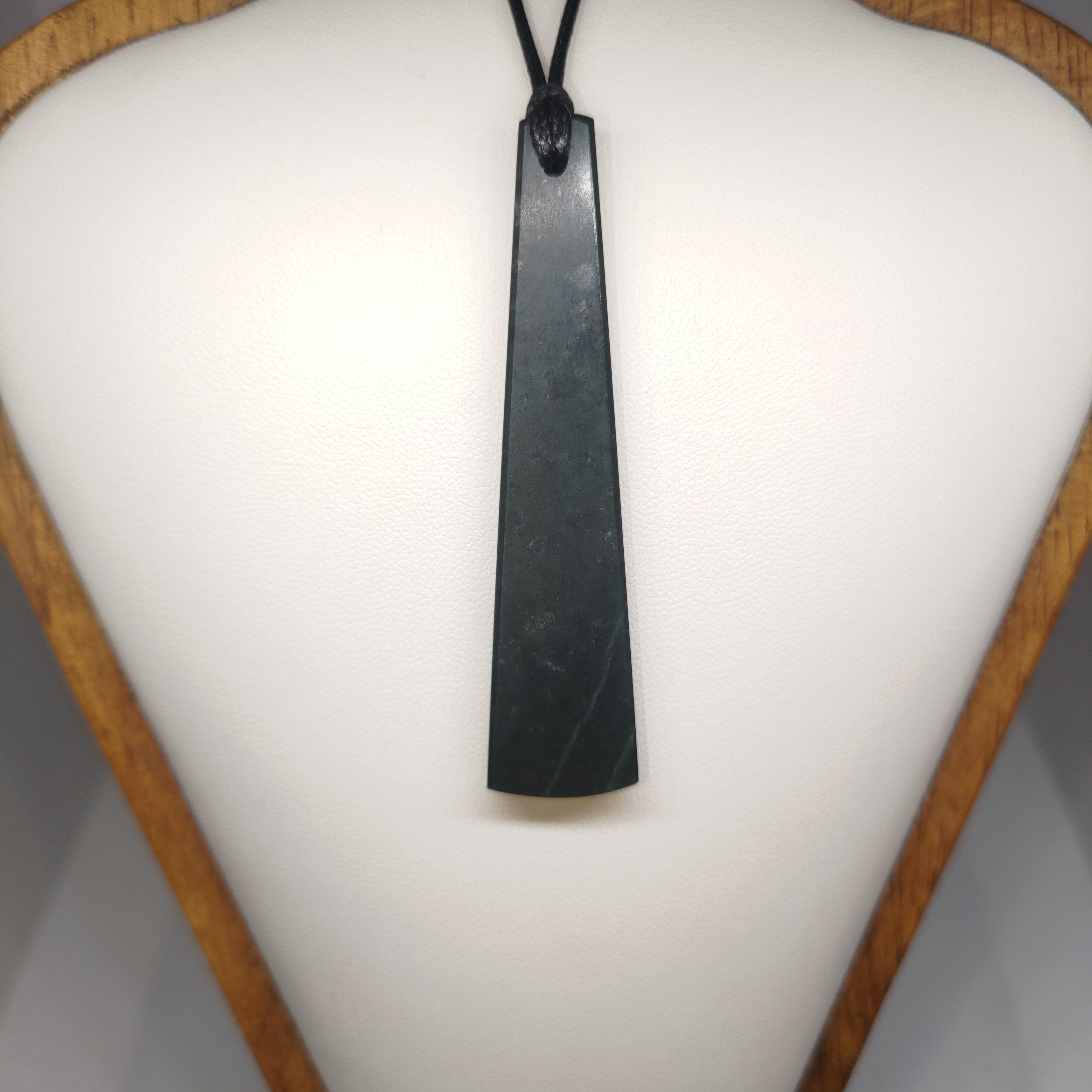 Hand Made New Zealand Pounamu/Greenstone Necklace Ref: 0217