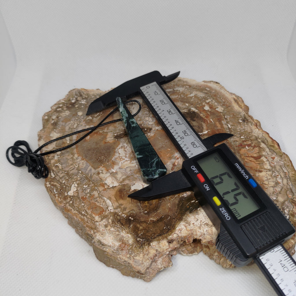 Hand Made New Zealand Pounamu/Greenstone Necklace Ref: 0219
