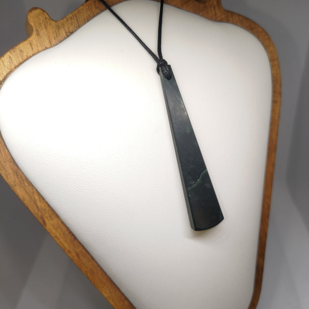 Hand Made New Zealand Pounamu/Greenstone Necklace Ref: 0221